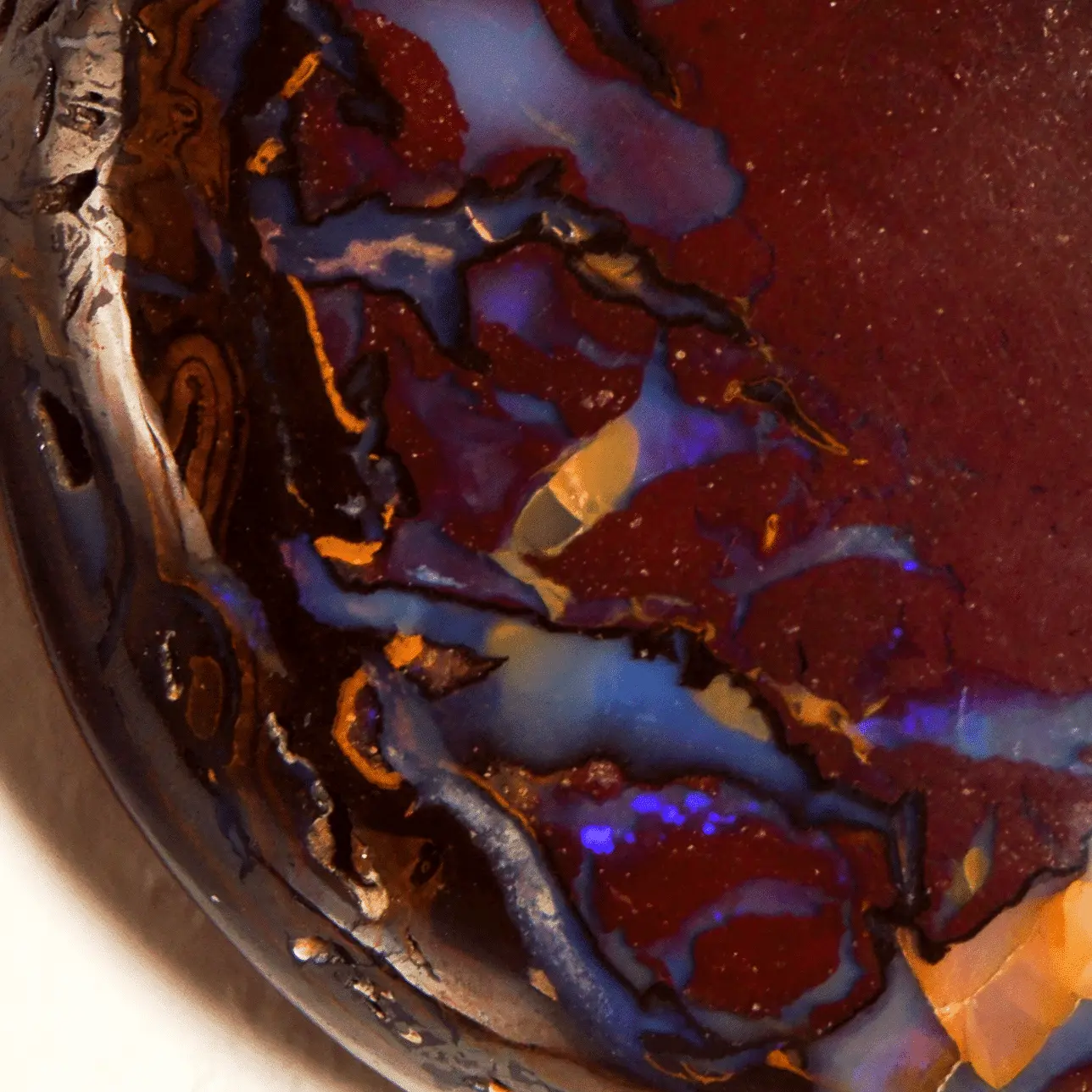 Opale koroit a bordure décorative dorée, bleue et violette (55,2 cts) – Image 3