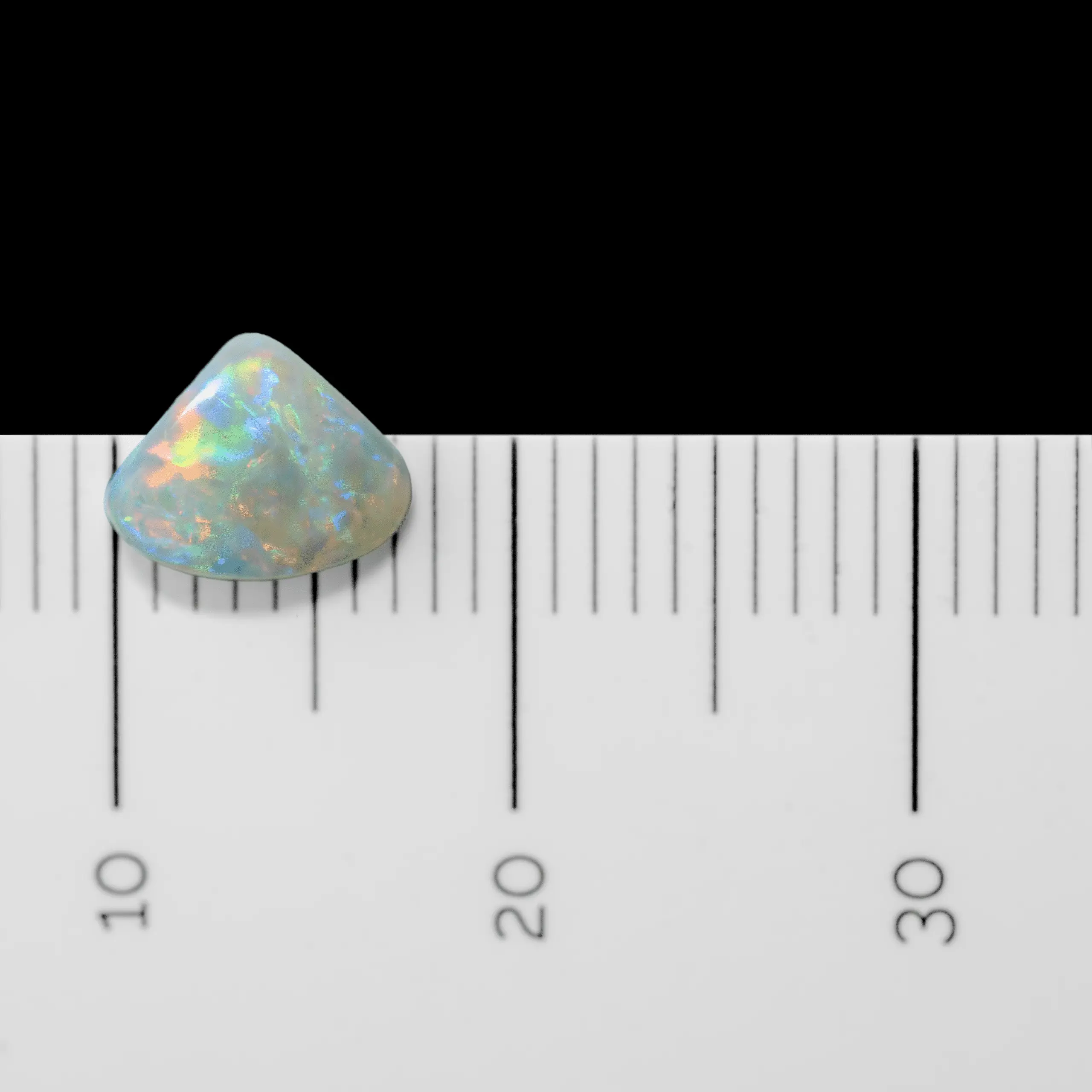 Triangle d'opale cristal multicolore (0,5 ct) – Image 5