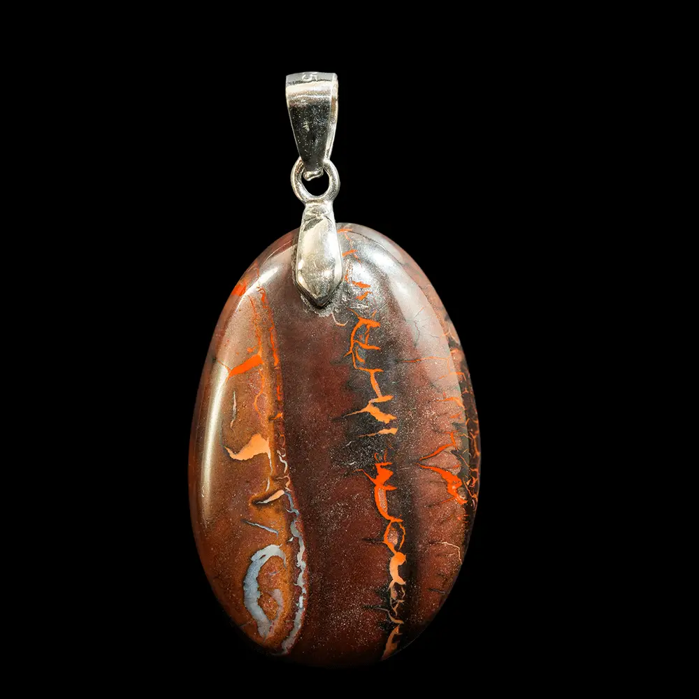 Opale naturelle australienne Koroit, cabochon ovale de 24,2 carats montée sur argent 925 ; motifs sur bandes colorées contrastées rappelant les écritures anciennes cunéiformes