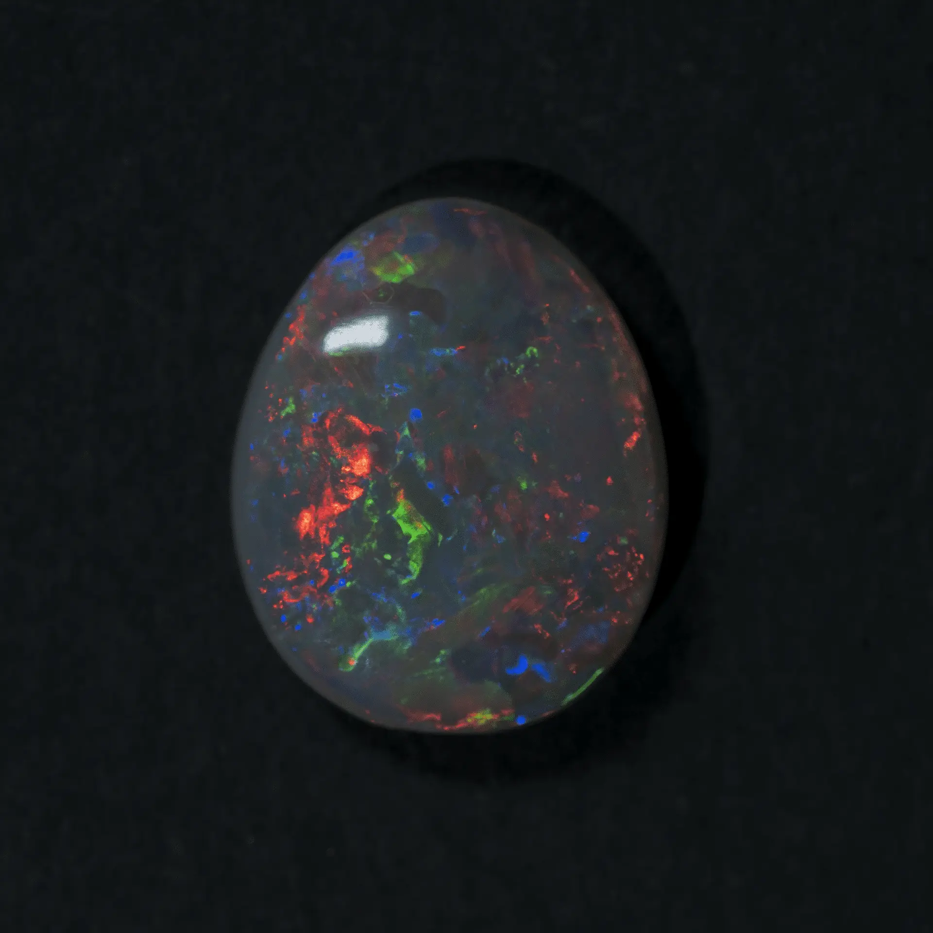 Magnifique opale sombre à dominante rouge, bleue et verte (1,4 ct) – Image 3