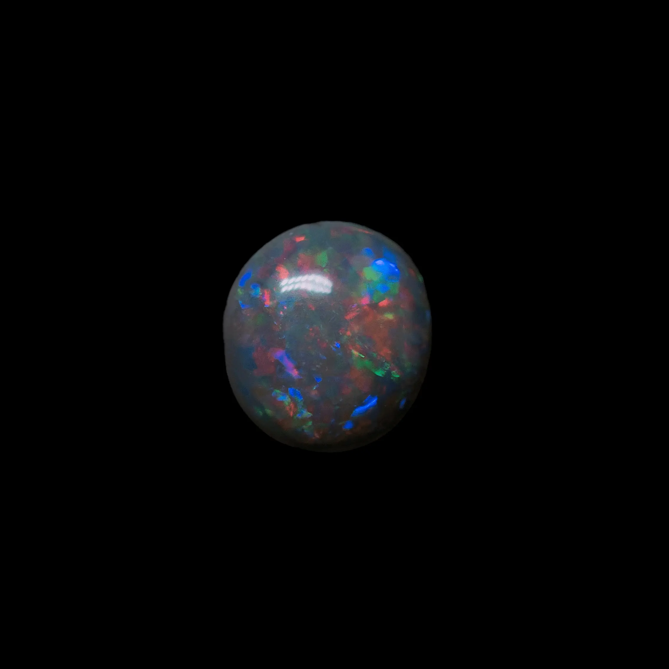 Opale naturelle australienne des mines de Lightning Ridge, petit cabochon sombre de 0,1 carats à brillances multicolores
