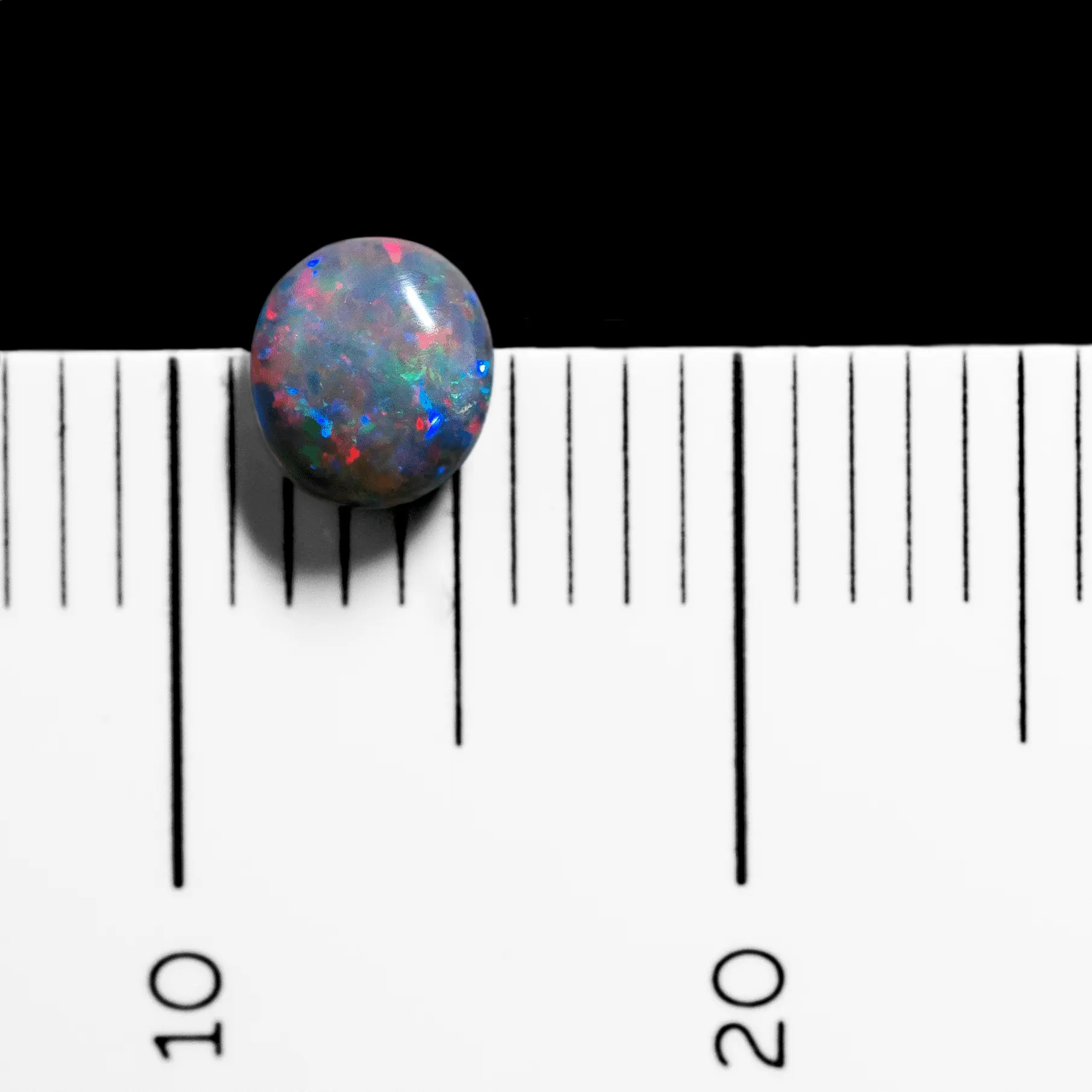 Joli petit cabochon d'opale sombre multicolore (0,1 ct) – Image 5