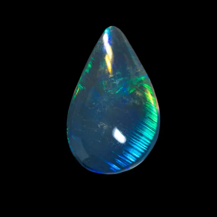 Opale cristal en larme bleue et verte
