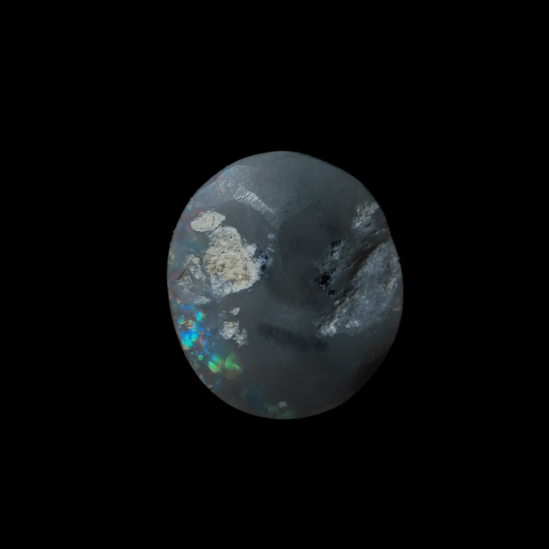 Opale sombre multicolore a diffraction dominante rouge et bleue (0,9 ct) – Image 5