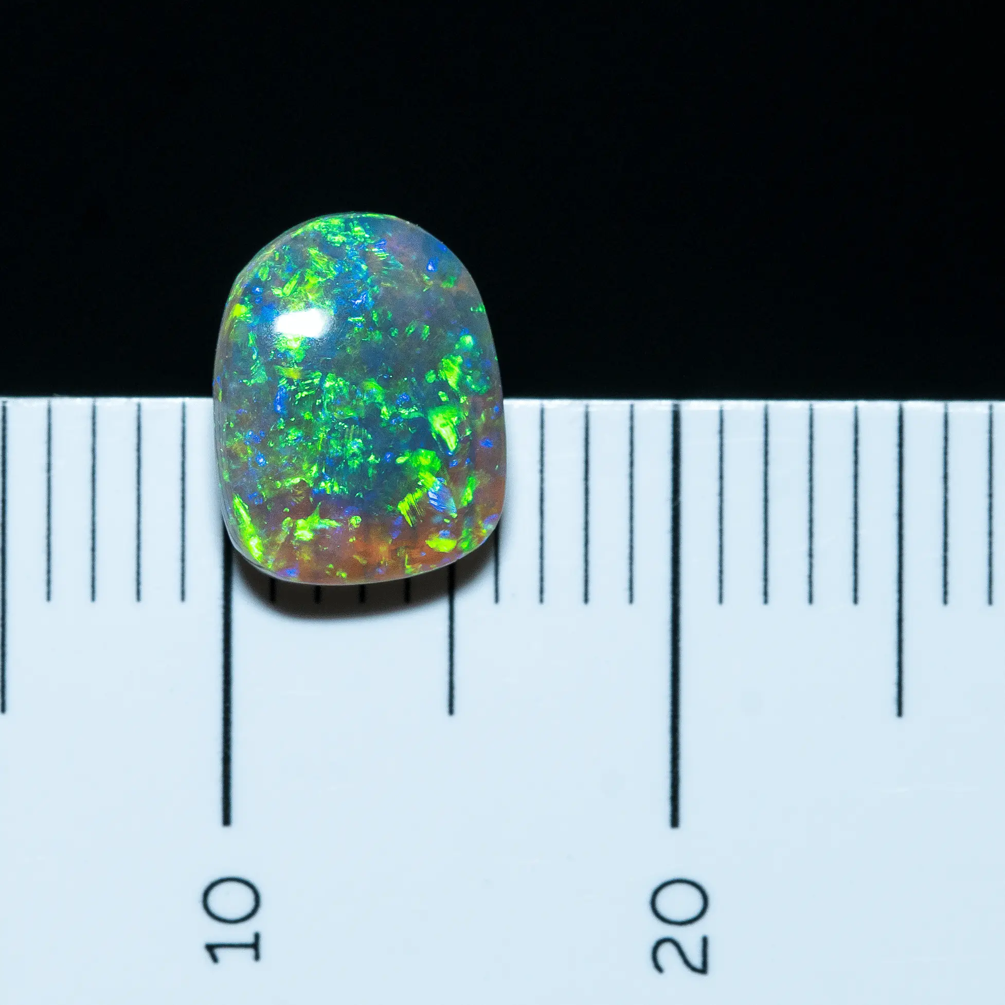 Dark green and violet crystal opal (0.9 ct) - Image 5