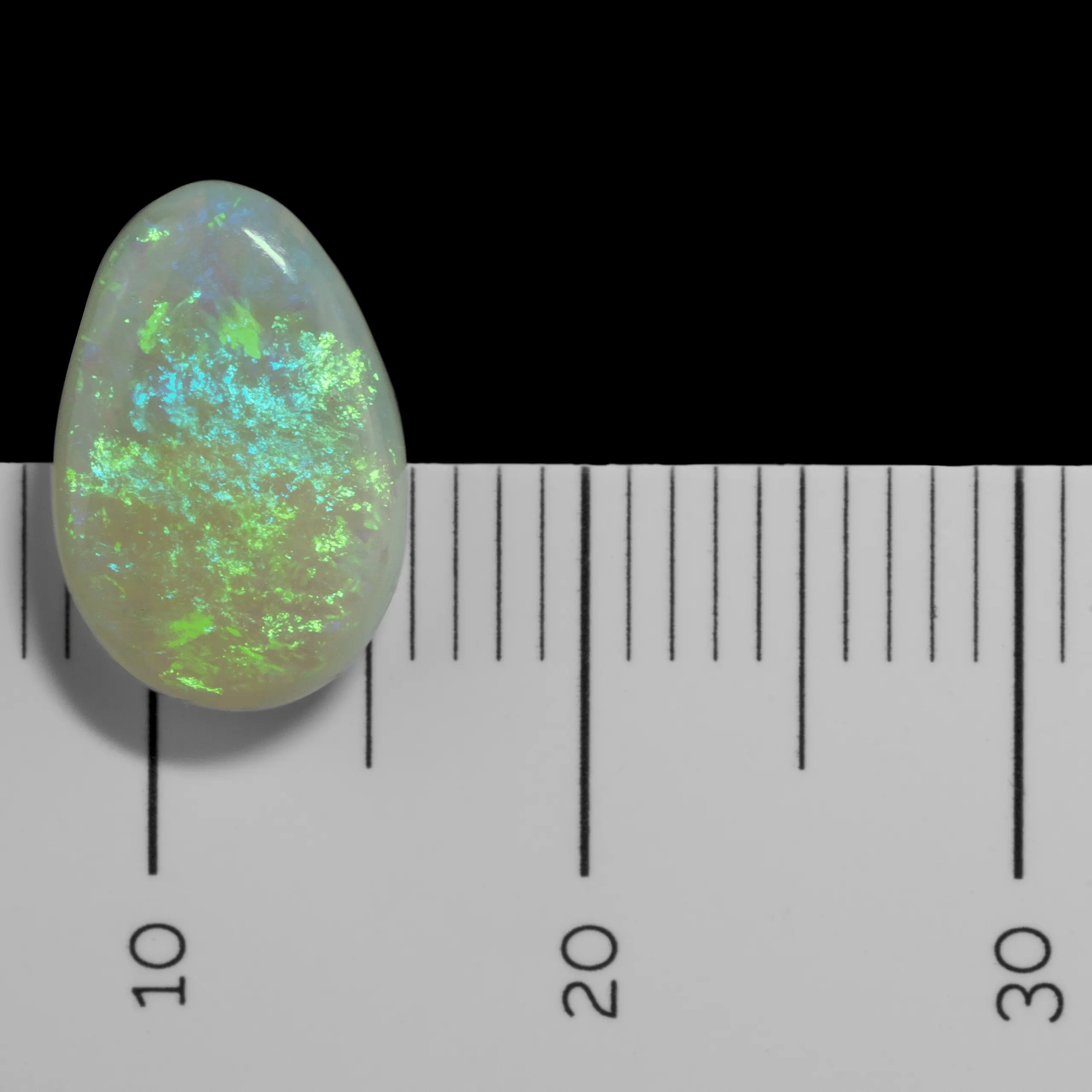 Opale blanche Australienne brillante à motif floral bleue, jaune et verte (1,6 ct) – Image 6