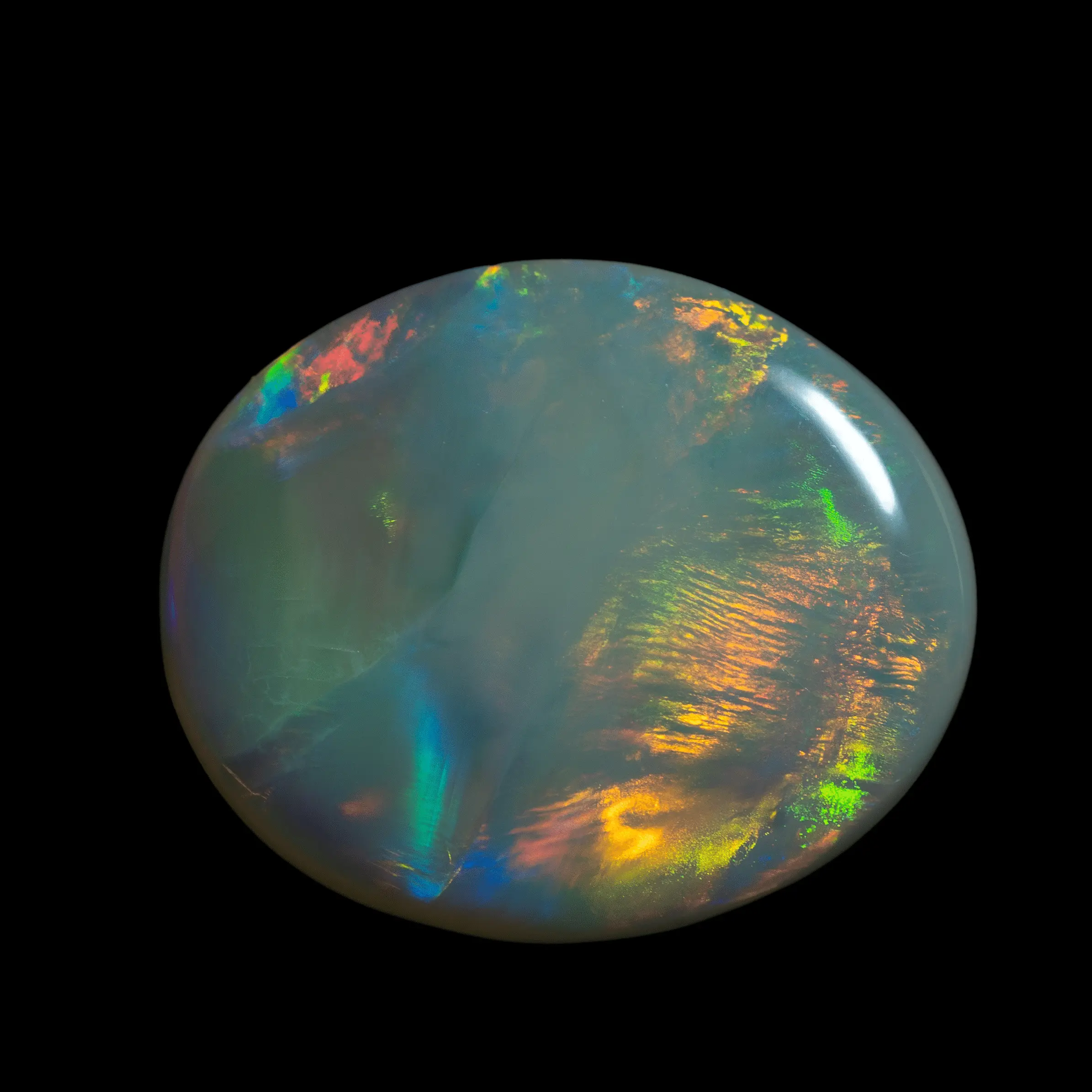 White opal with multicolored compartmentalized diffraction (3.5 cts) - Image 6