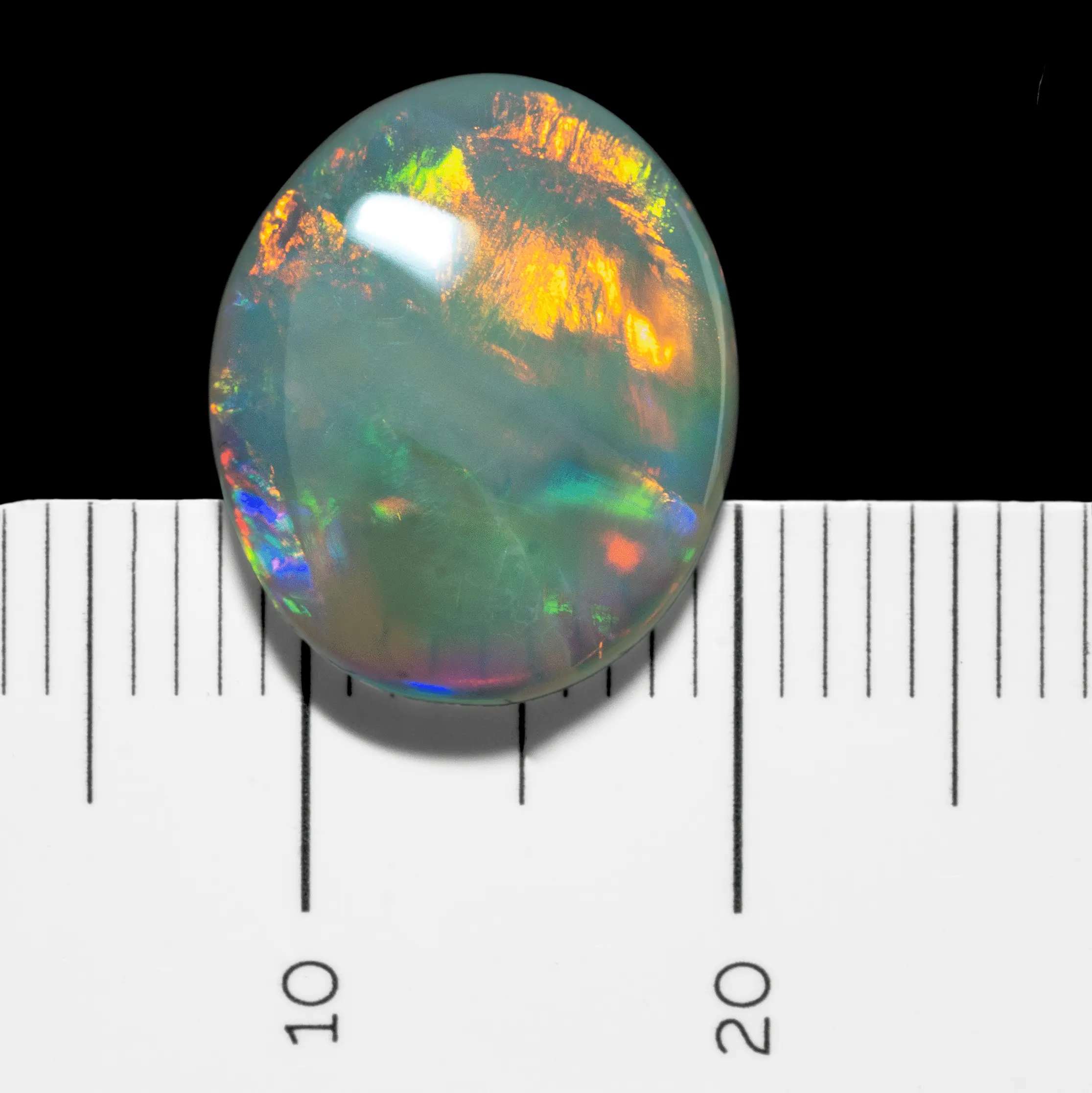 White opal with multicolored compartmentalized diffraction (3.5 cts) - Image 10
