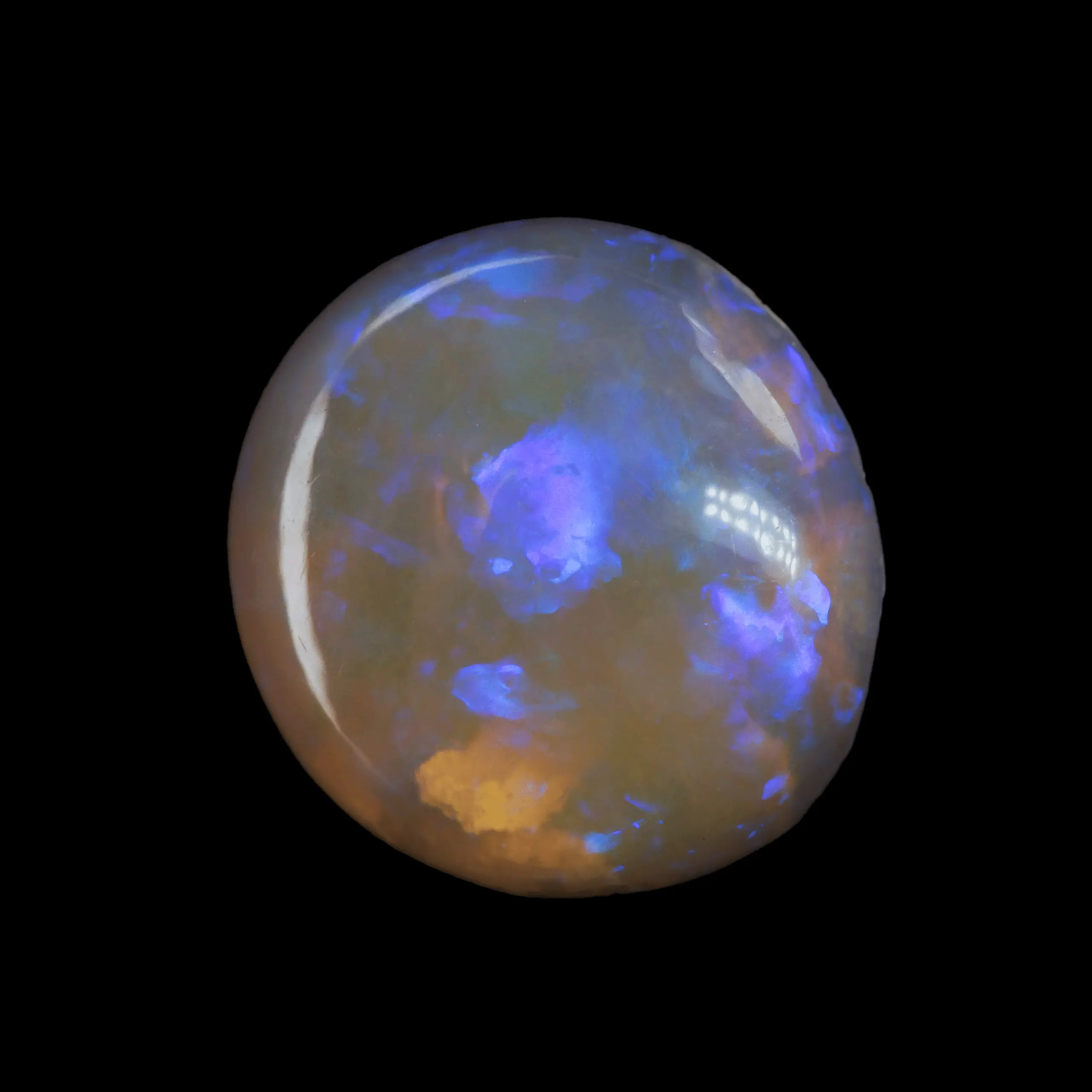 Cabochon presque rond de cristal d'opale à brillance violette (2,5 cts) – Image 4