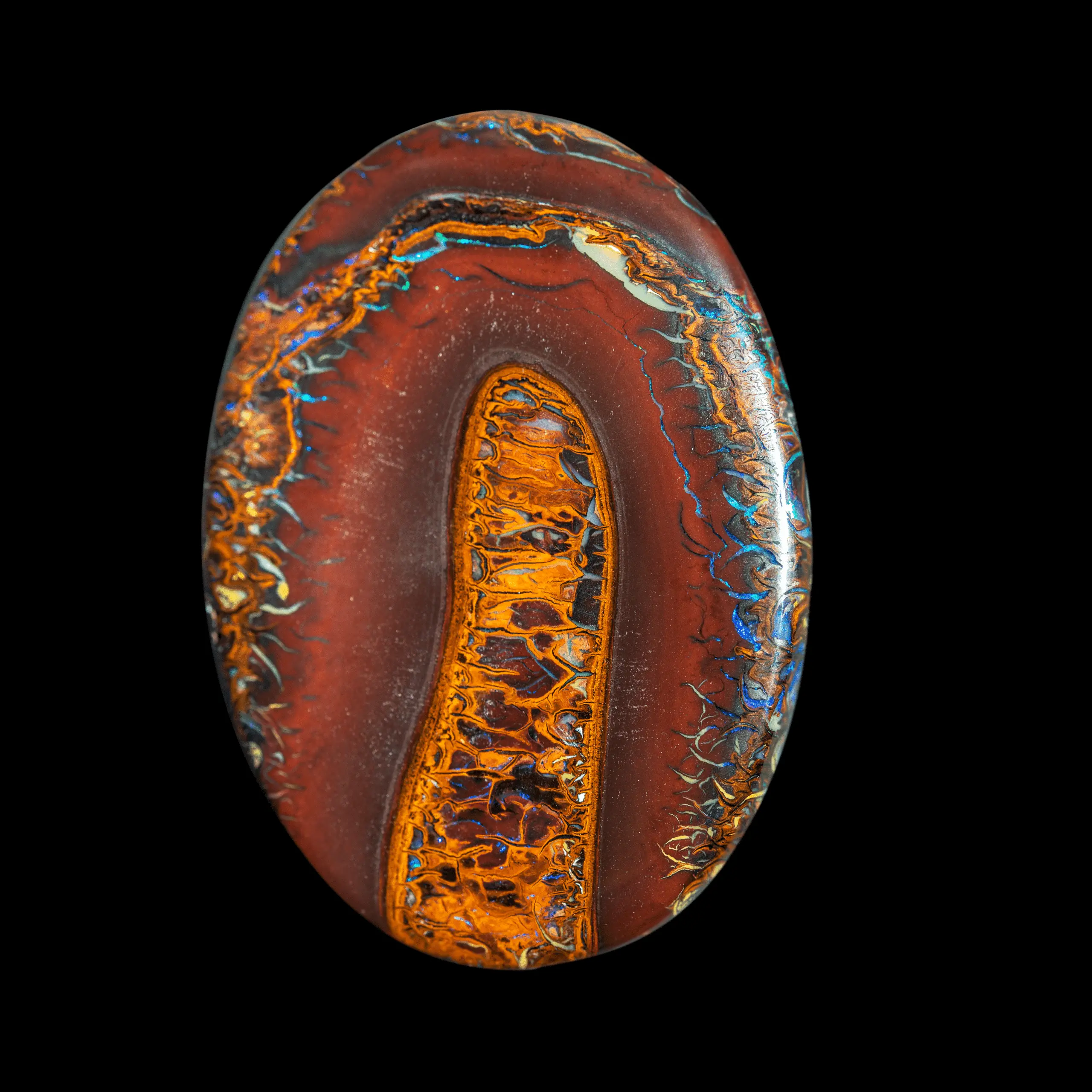 Grand ovale d'opale Koroit à arabesques colorées et contrastées parsemée éclats violets (70,2 cts) – Image 5