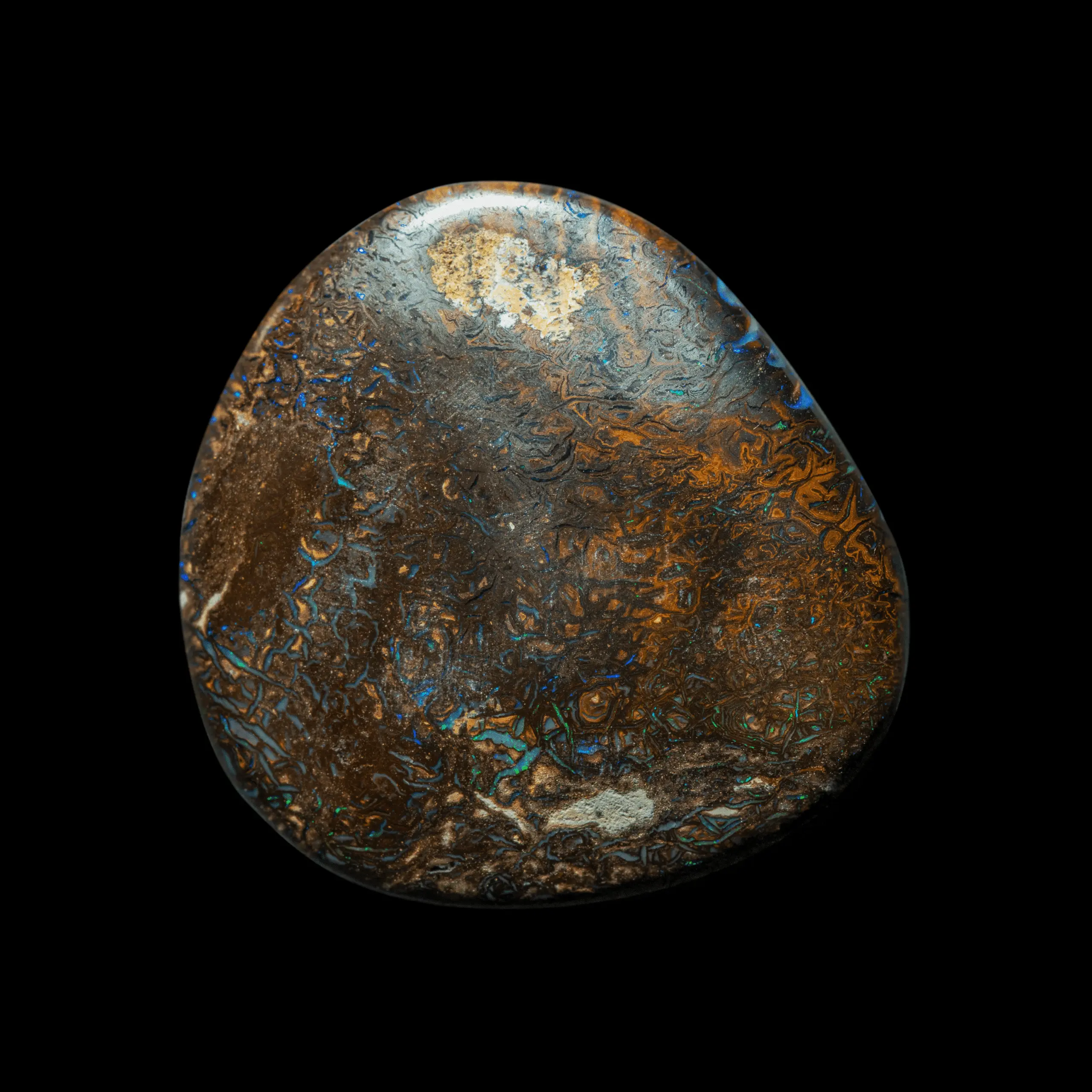 Opale Koroit constellée d'éclats violets (69,4 cts) – Image 3