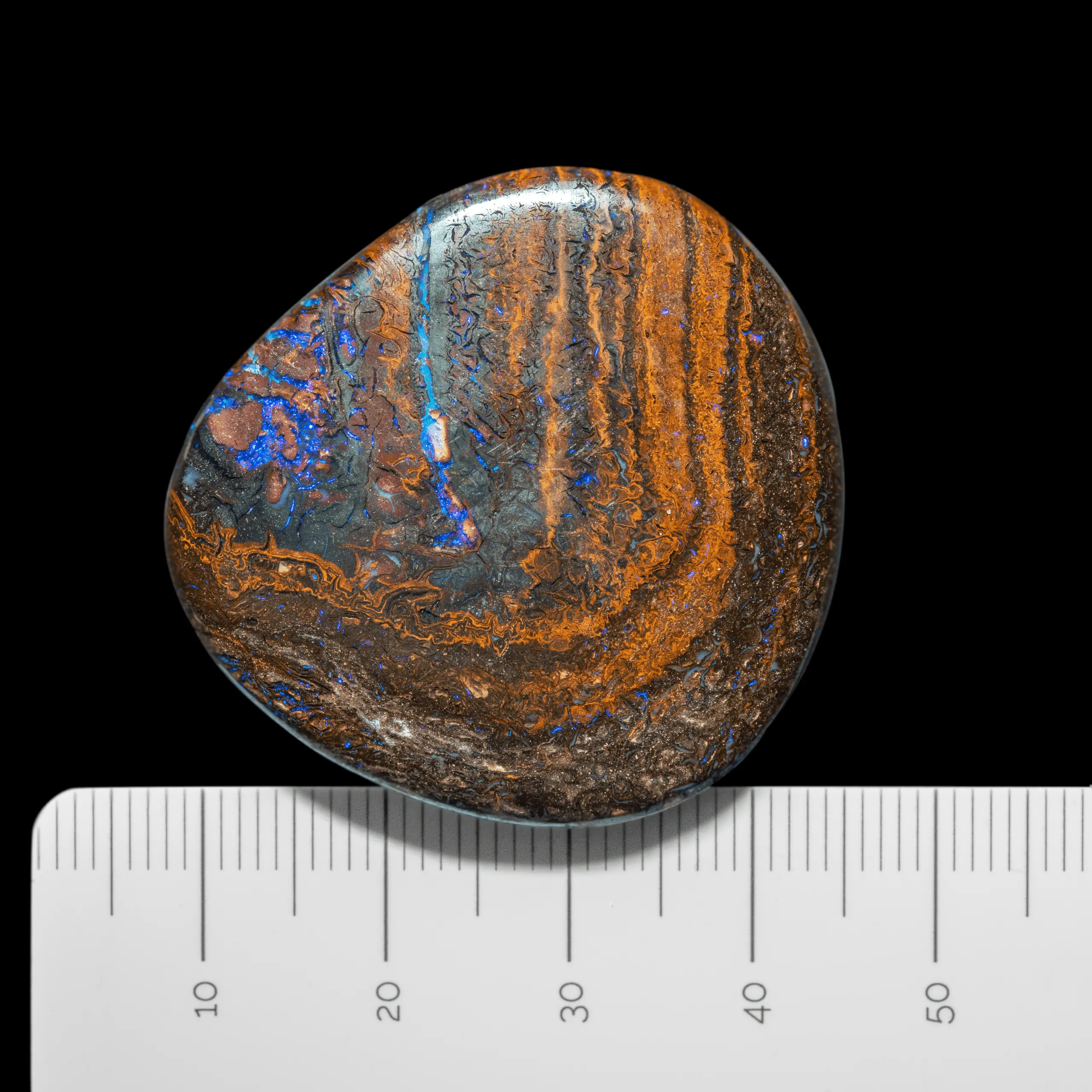 Opale Koroit constellée d'éclats violets (69,4 cts) – Image 4