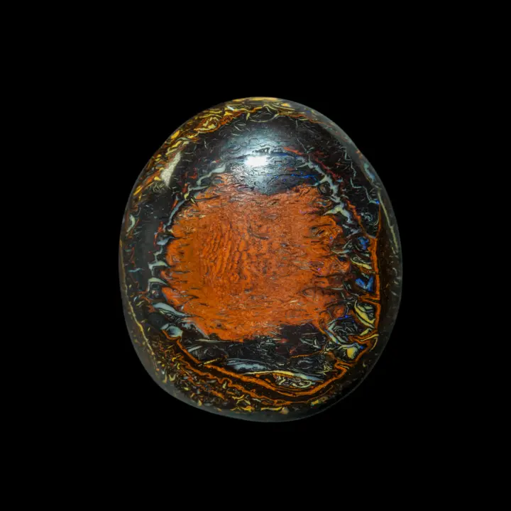 Natural Australian koroit opal cabochon of 28.4 carats featuring a central copper zone framed by a pretty necklace of gray-blue, copper and yellow colors.