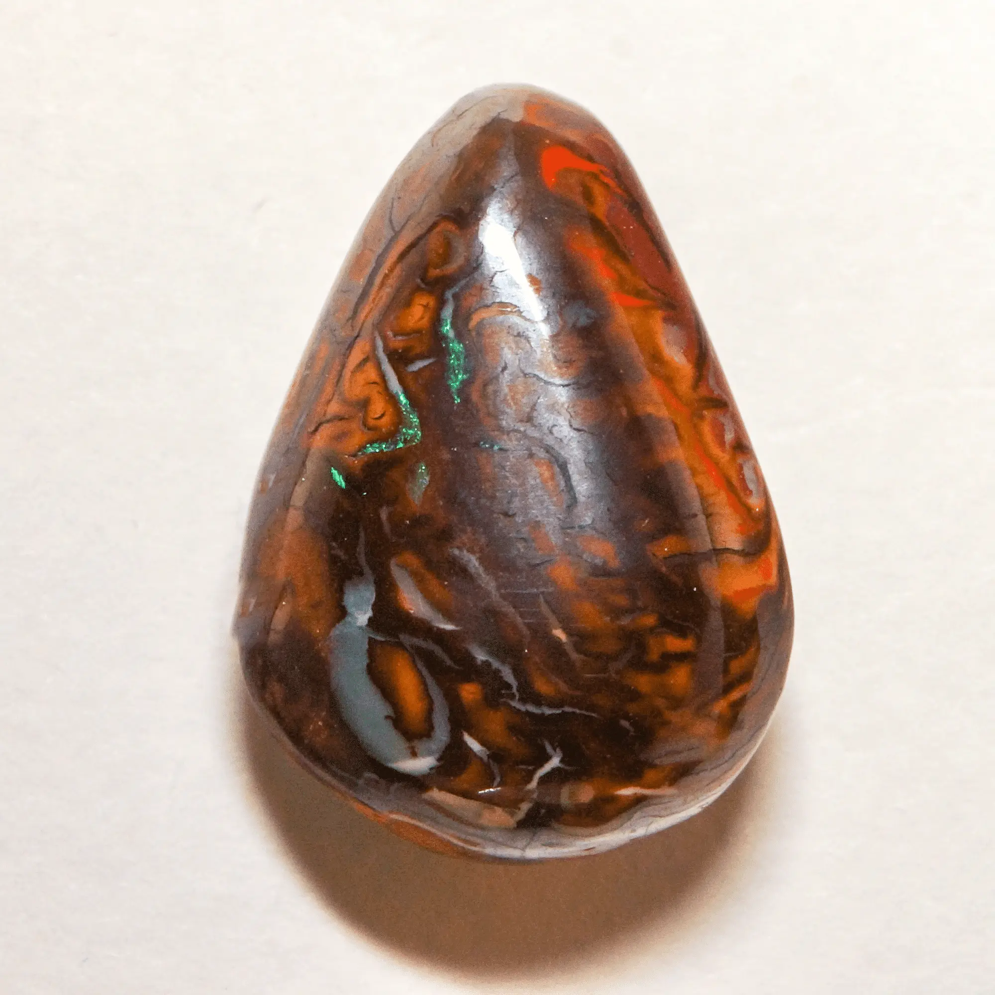 Pear-shaped Koroit opal with small green glints (11.3 cts) - Image 3