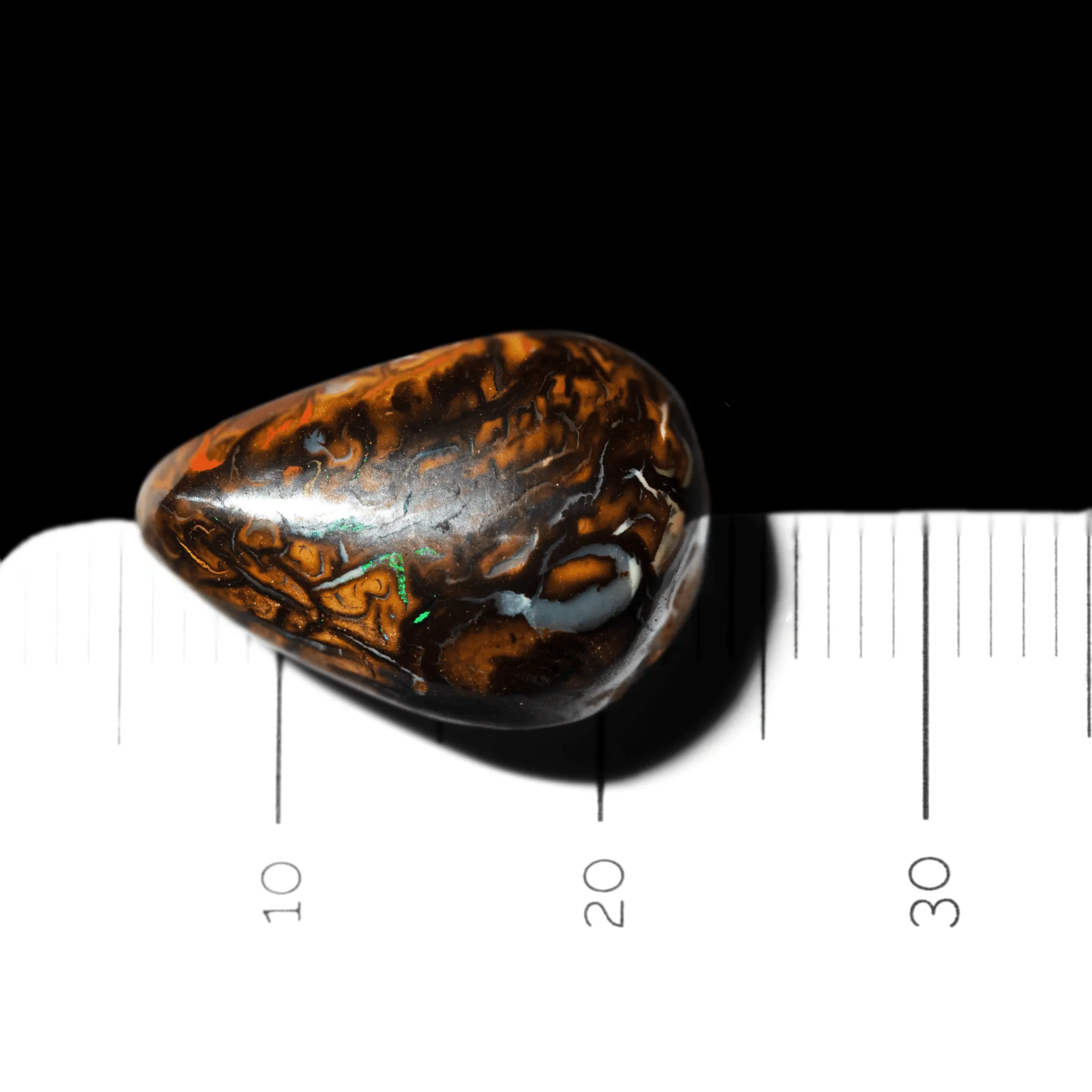 Pear-shaped Koroit opal with small green glints (11.3 cts) - Image 5