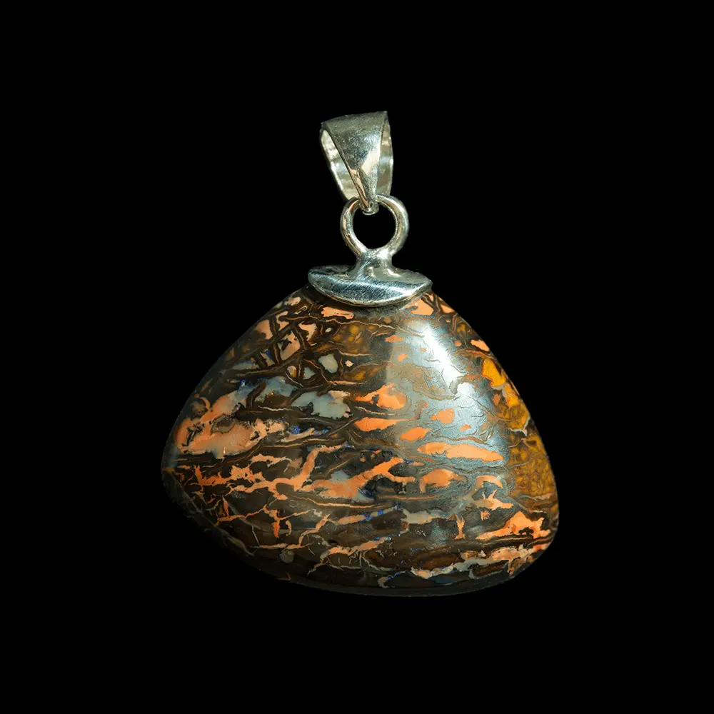 Pendentif paysagé d'opale Koroit constellé de petits scintillements violets – Image 3