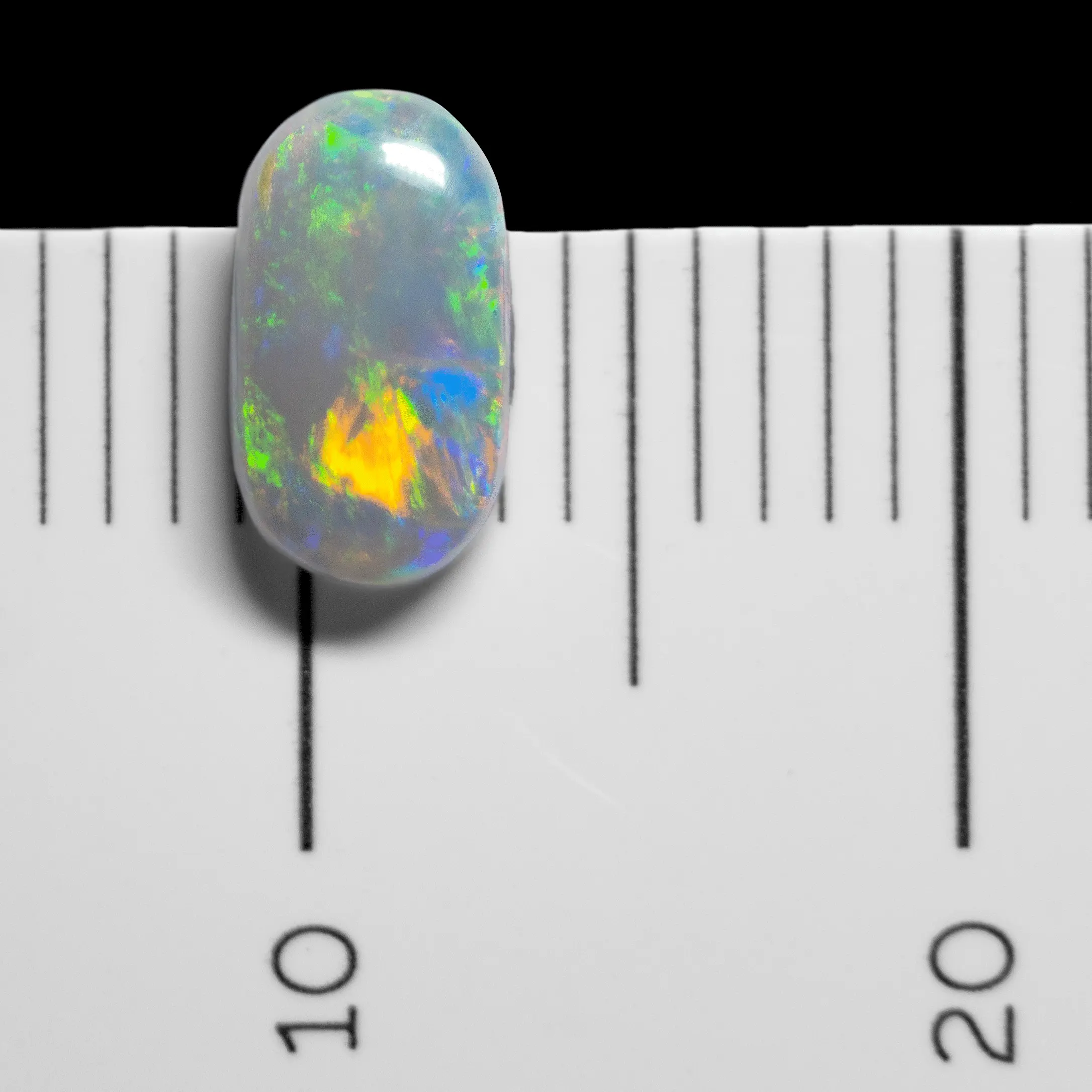 Ovale d'opale cristal sombre bleu-vert et jaune (0,4 ct) – Image 5