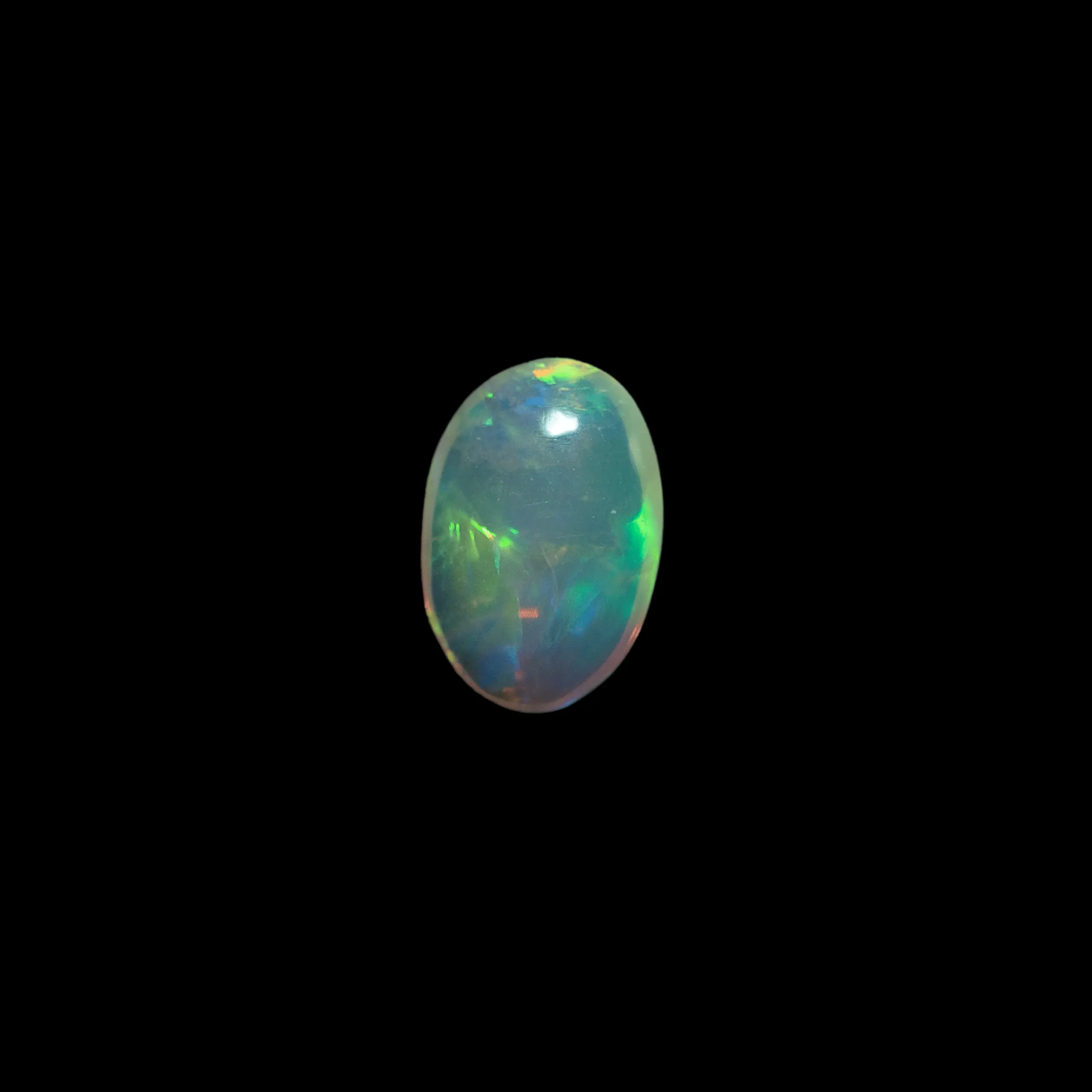 Ovale translucide et multicolore d'opale cristal claire (0,3 ct) – Image 4