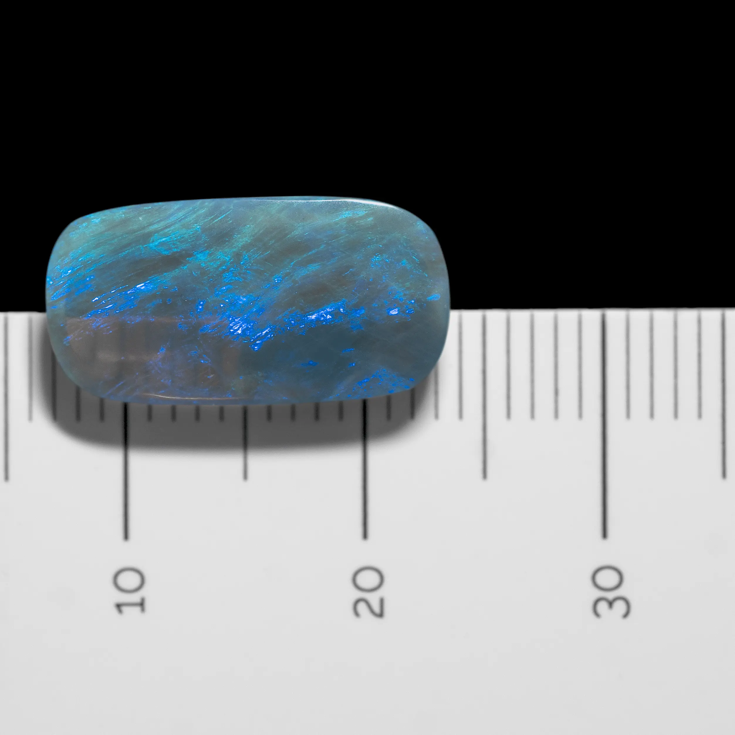 Rectangle dark opal crystal polished on both sides in waves of blue and violet light (3.4 cts) - Image 5