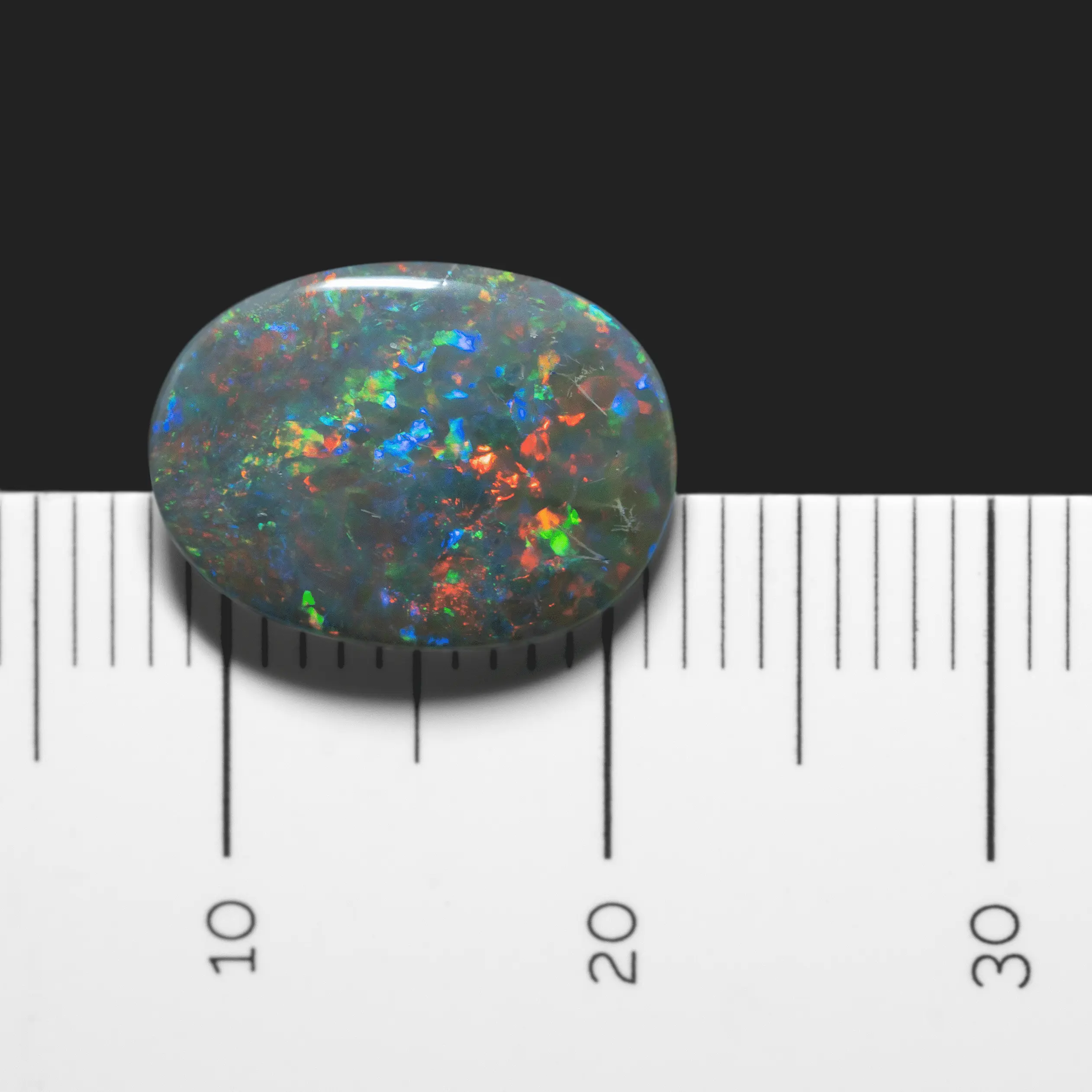 Cabochon d'opale sombre éclatant de toutes les couleurs (2,4 cts) – Image 5