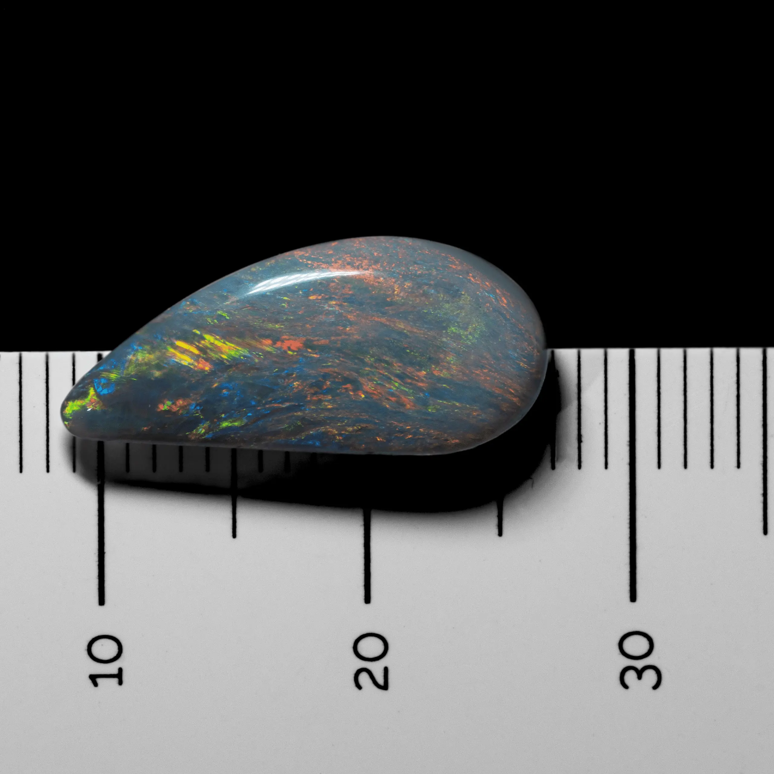 Dark opal teardrop with fine multicolored ripples (2.8 cts) - Image 7