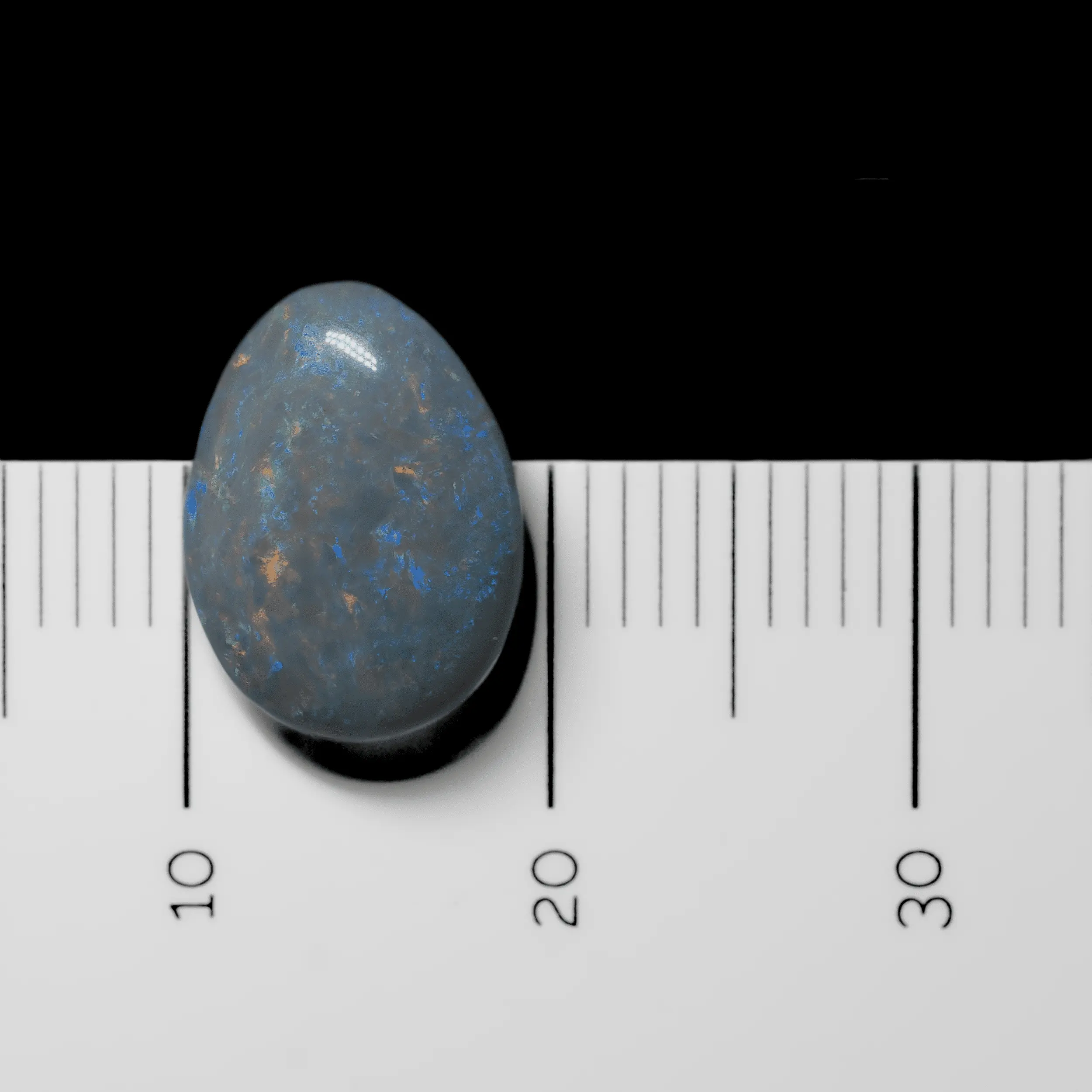 Cabochon multicolore d'opale sombre (2,3 cts) – Image 5