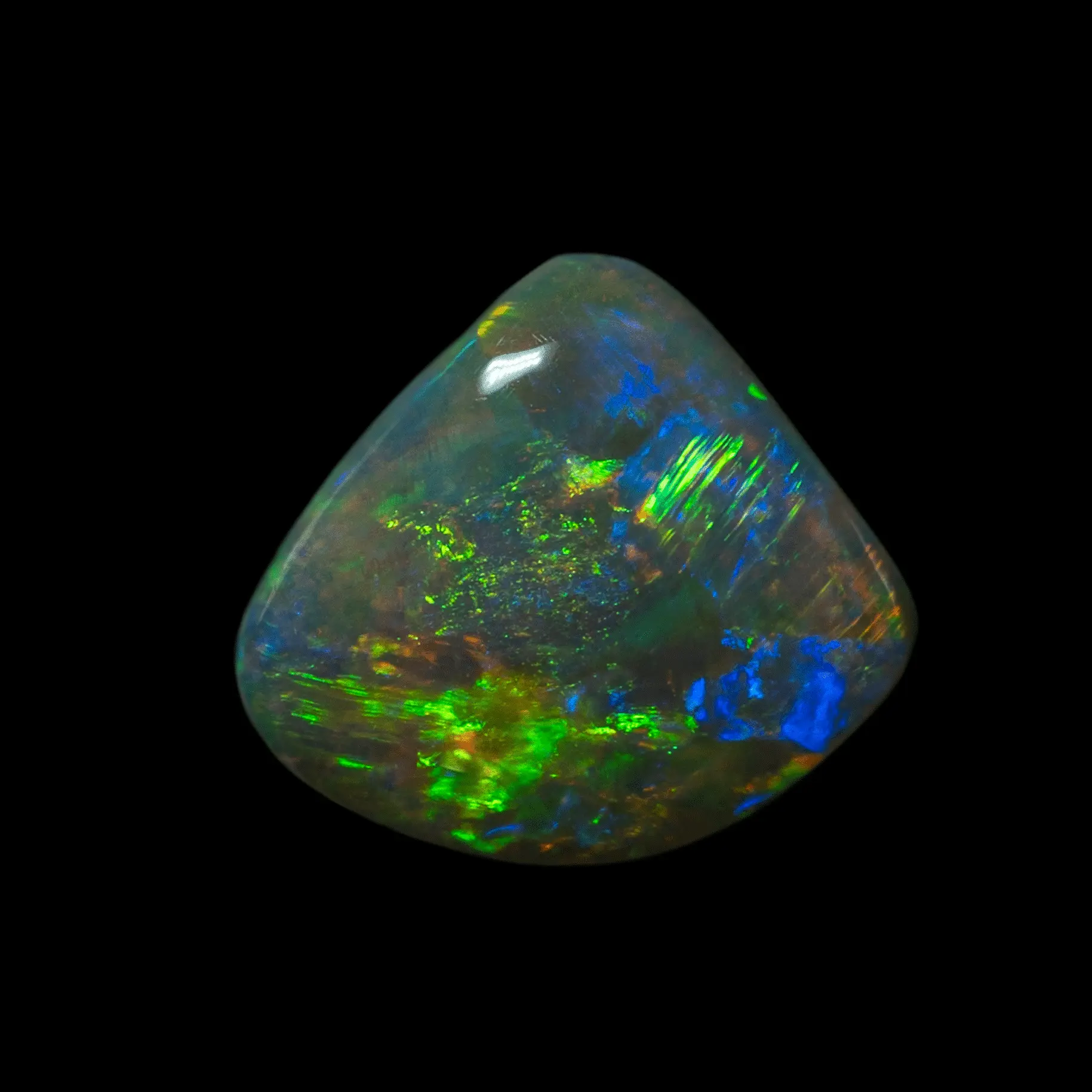 Triangle d'opale sombre cristal très brillant et richement coloré de vert, jaune, bleu et orange (0,9 ct) – Image 3