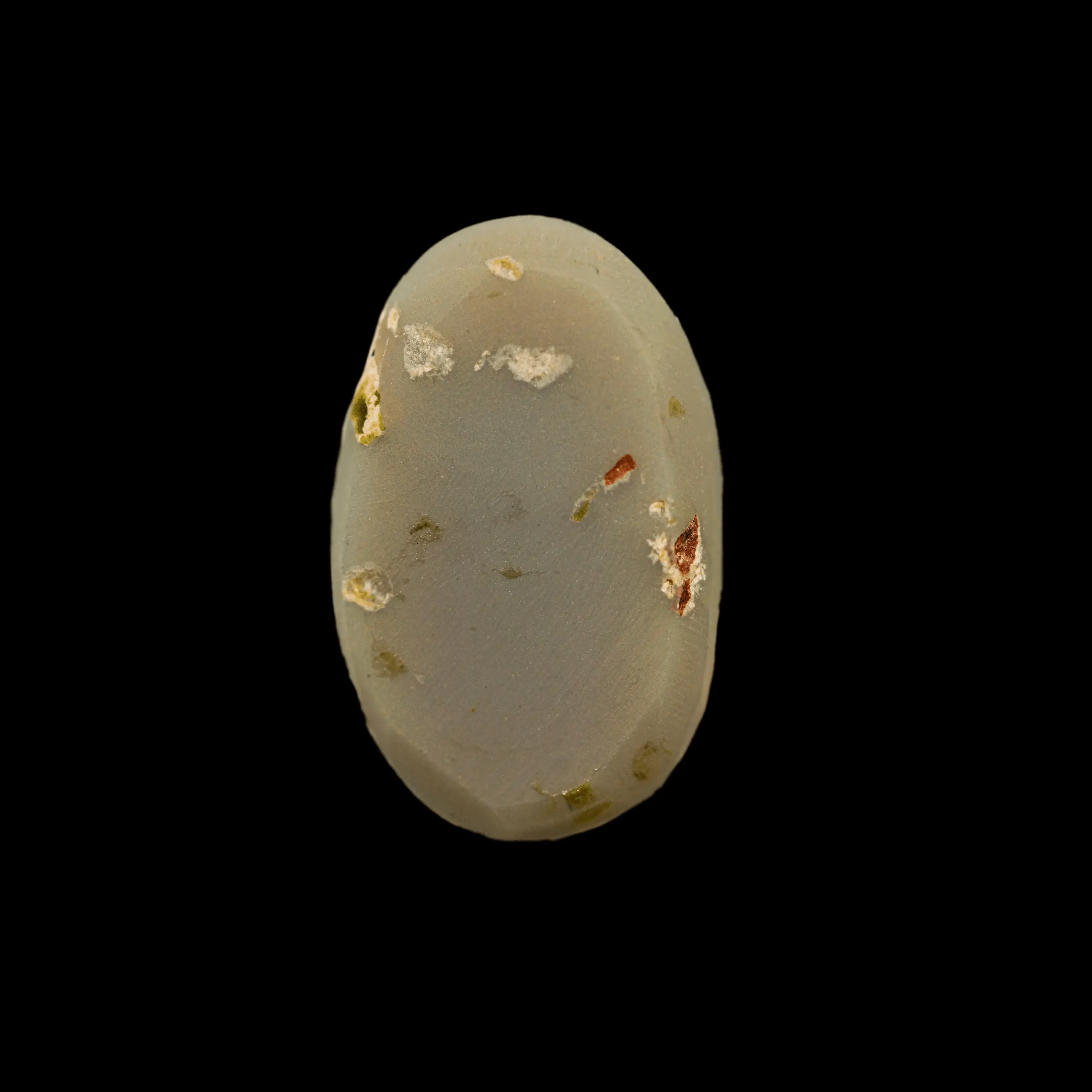 Dark opal cabochon with green and blue lustre (3.4 cts) - Image 5