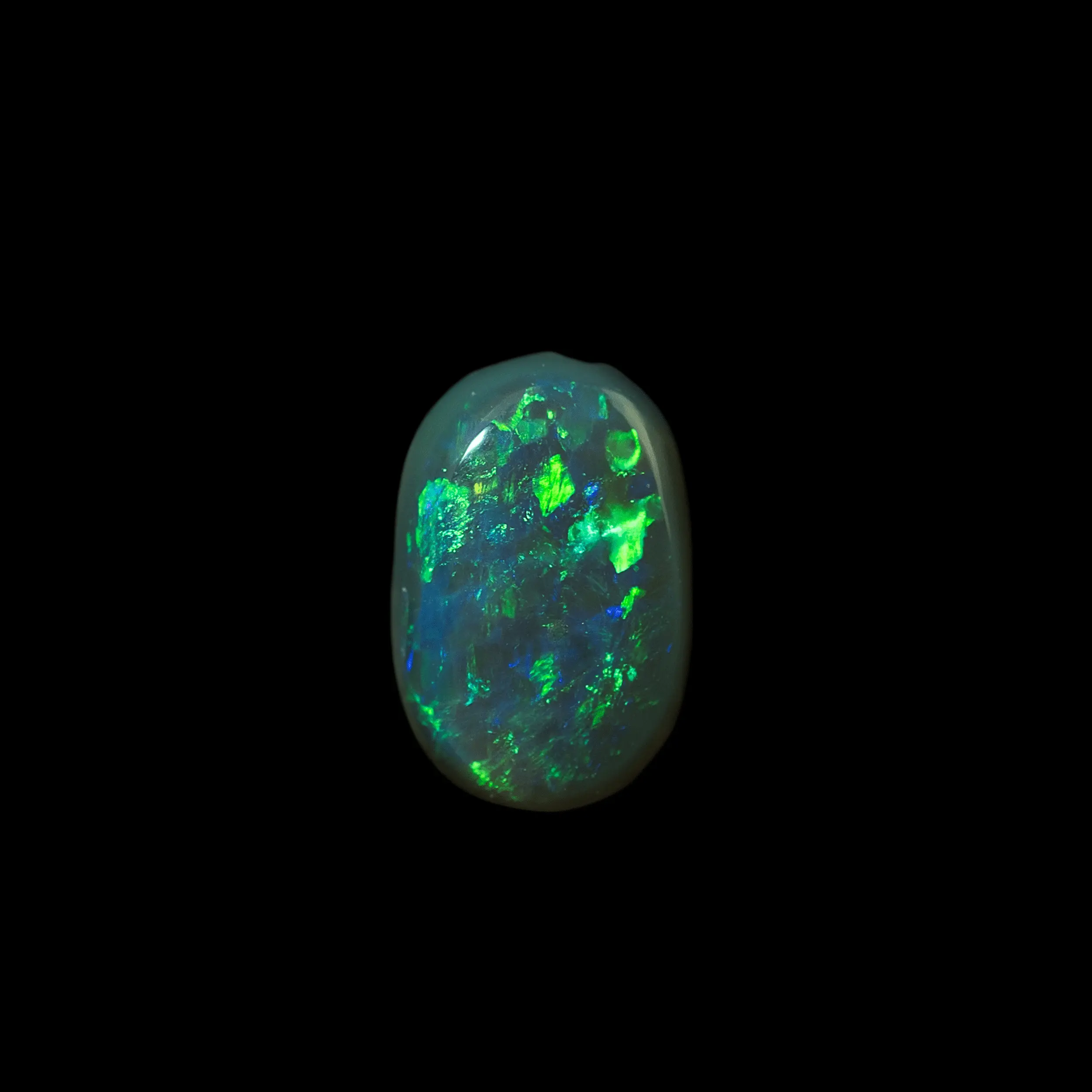 Cristal ovale d'opale sombre vert et bleu (0,7 ct) – Image 4