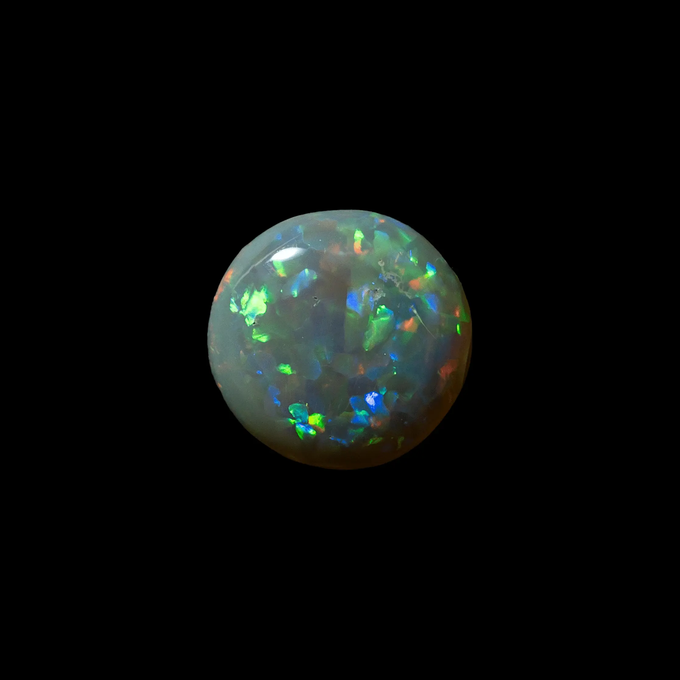 Dark opal round with mostly green and yellow colored chips (0.8 ct) - Image 5