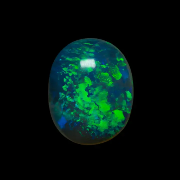 Opale naturelle australienne des mines de Lightning Ridge, ovale d'opale cristal claire de 1,9 carat à brillances colorées larges et très intenses vertes et bleues
