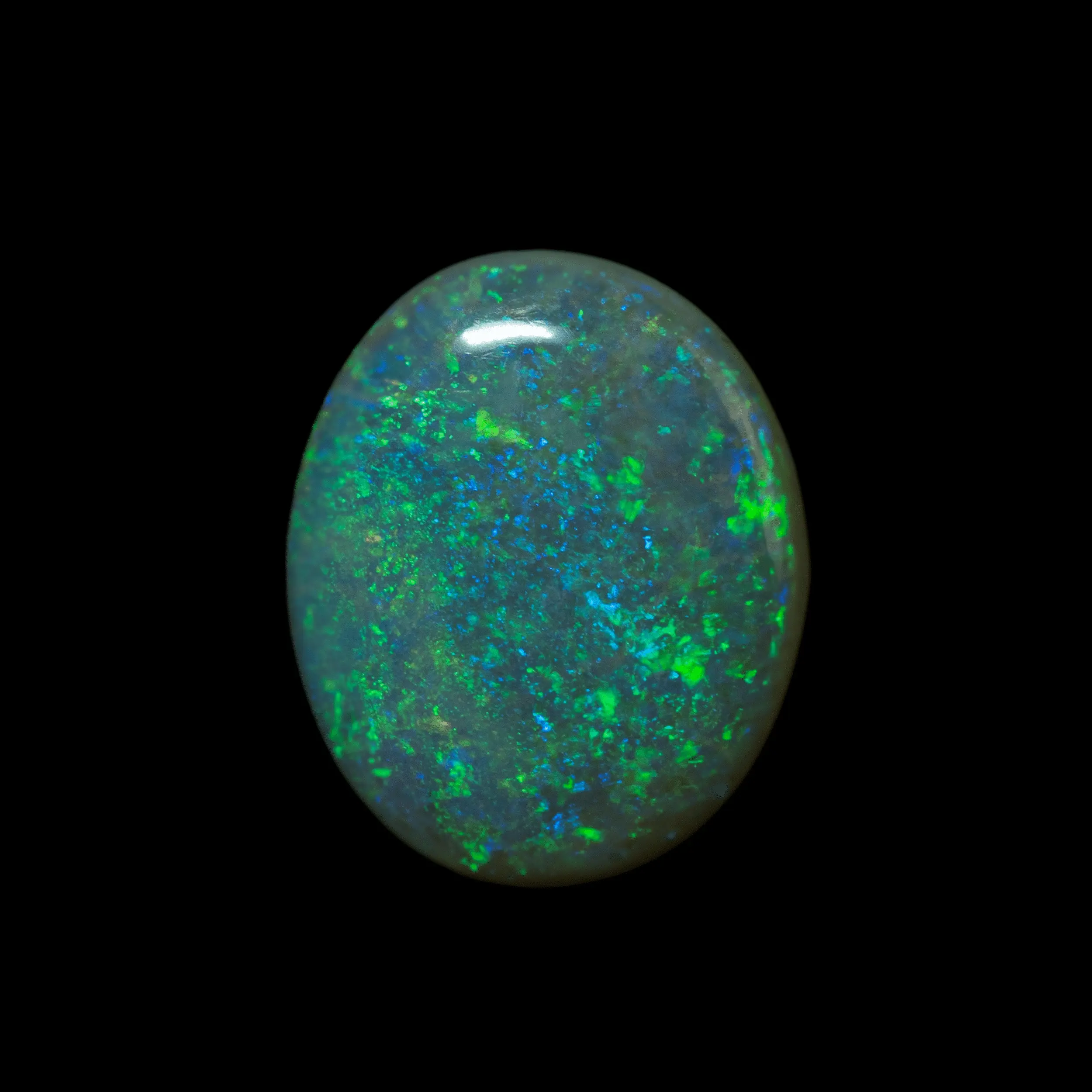 Natural Australian opal from the Lightning Ridge mines, large cabochon of 2.25 carats with green and blue diffracted colors harmoniously distributed over its entire surface.