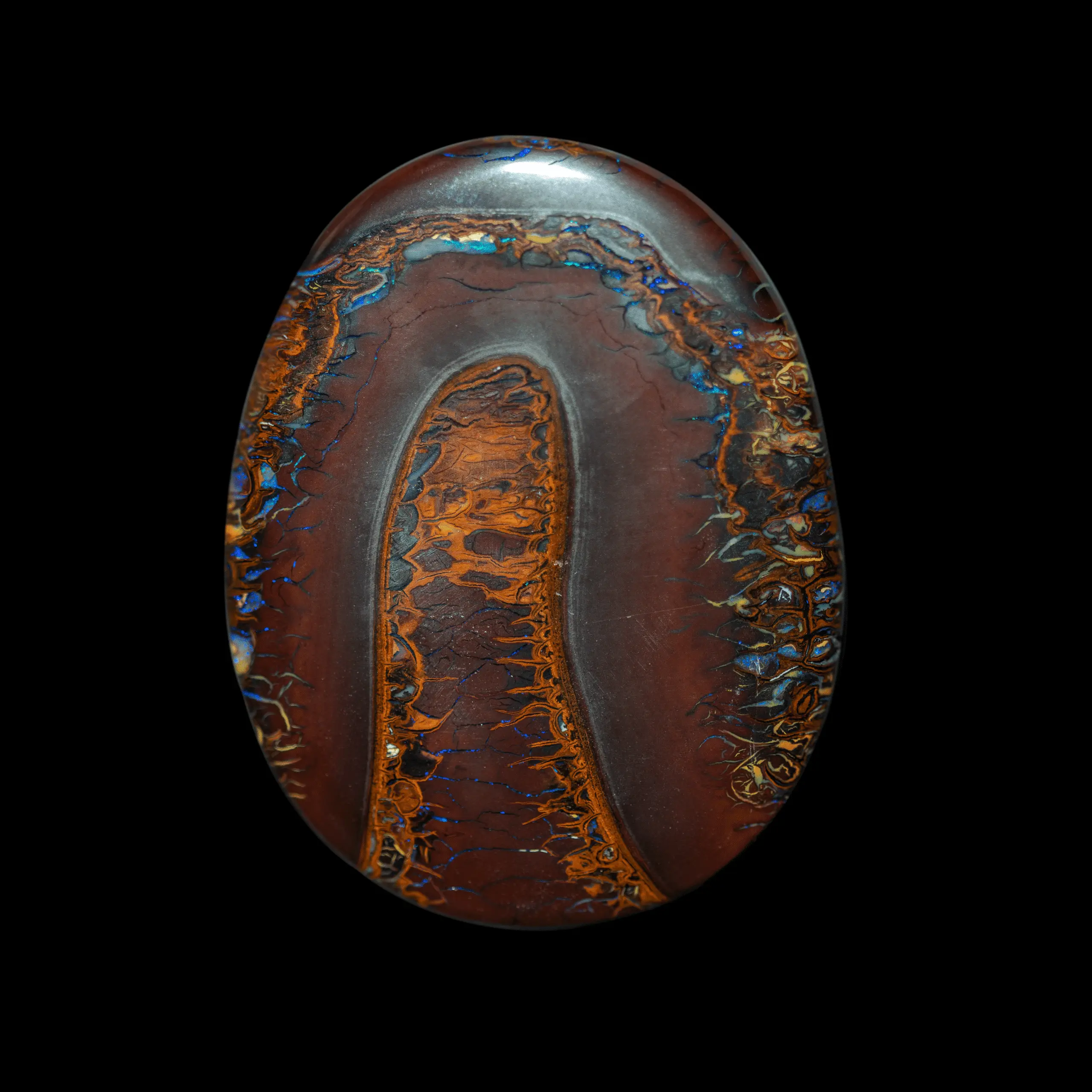 Opale naturelle australienne des mines de Koroit, grand ovale de 85,8 carats, à corps de couleur rouge brun et décoré d'entrelacs oranges, jaunes, bleus à brillances violettes