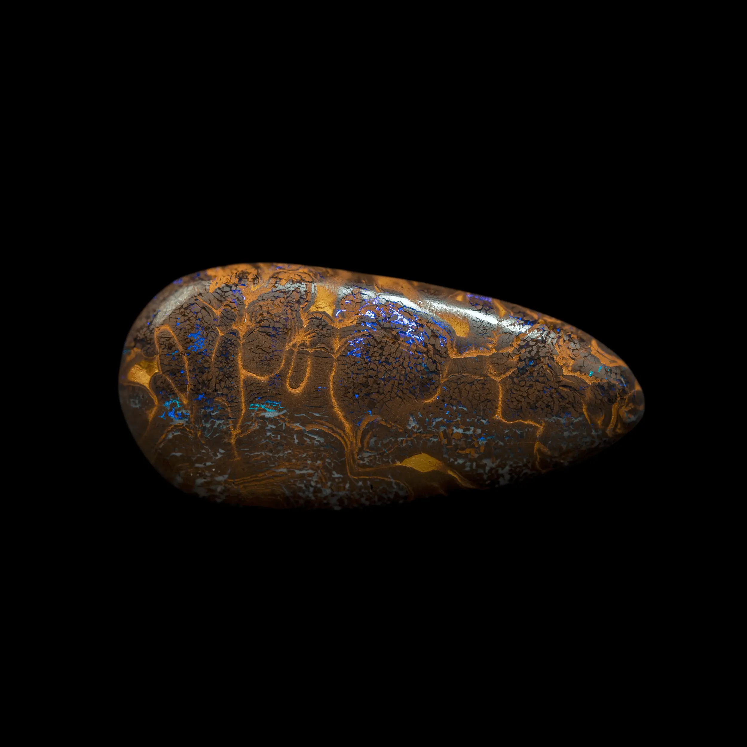 Larme d'opale Matrix a filigranes dorés et brillances violettes (48,0 cts) – Image 3