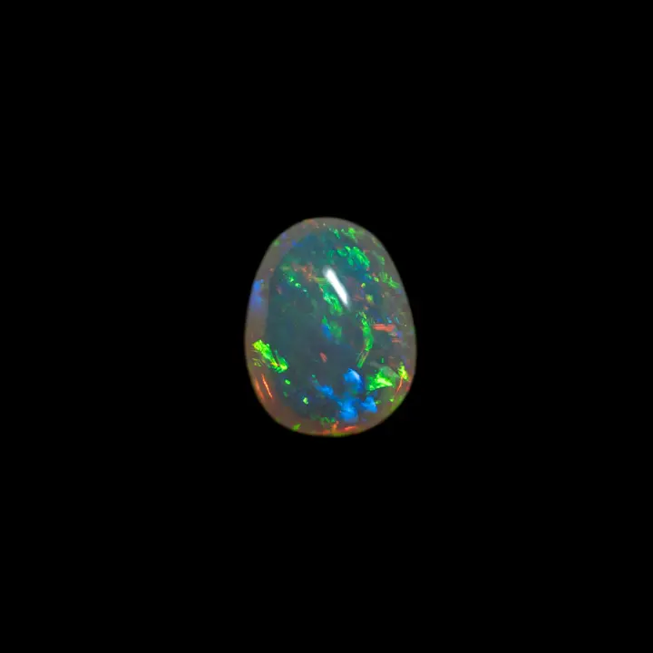 Opale naturelle brésilienne des mines d'Horca, cabochon clair très brillant de 1,8 carat poli sur ces deux faces et à dominante bleue et verte