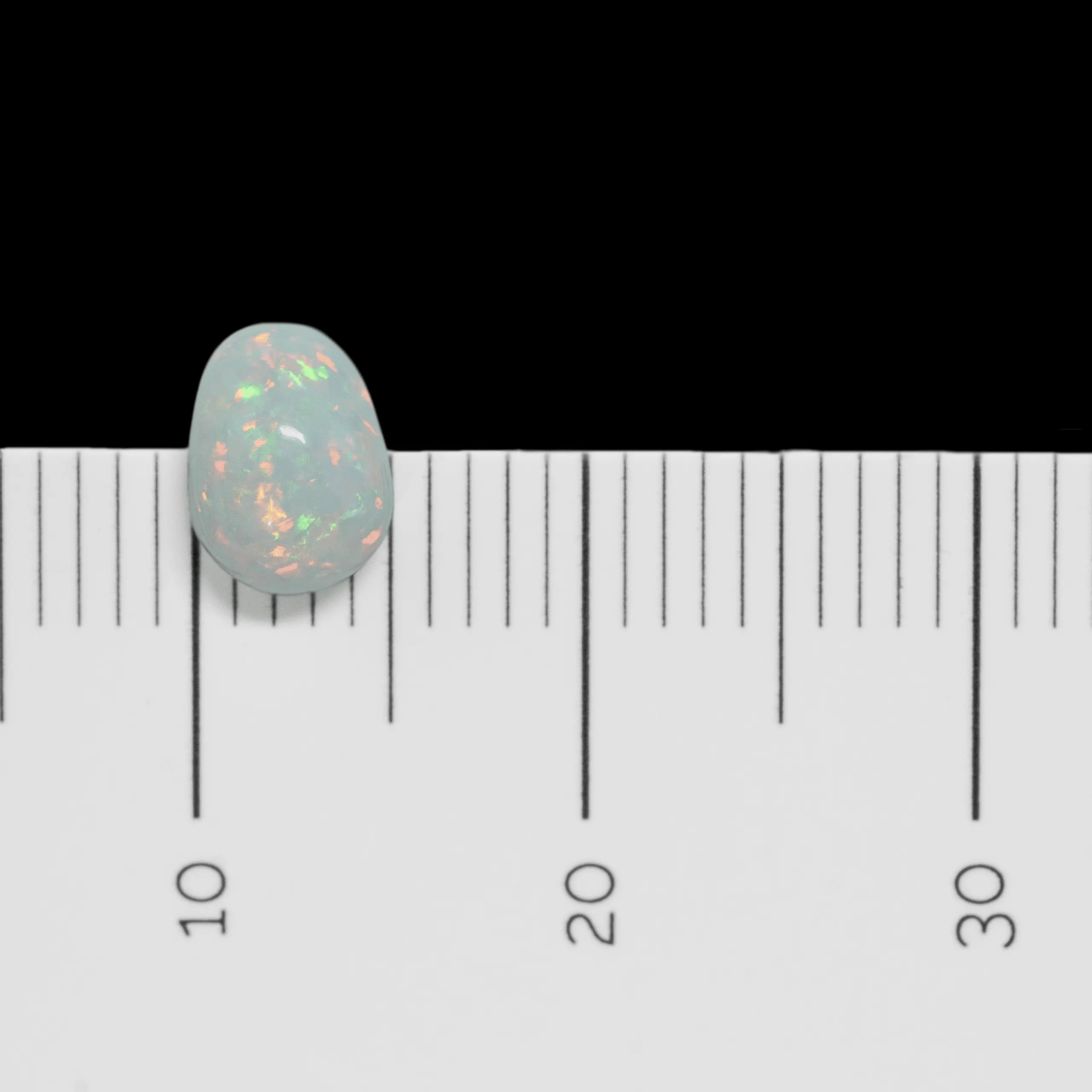 Orange-red Brazilian crystal opal cabochon (0.7 ct) - Image 7