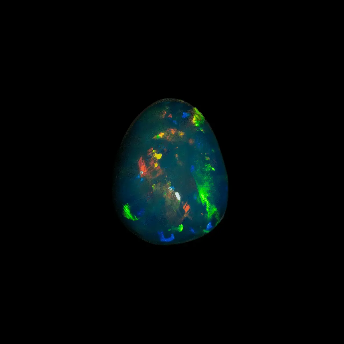 Opale naturelle Brésilienne des mines d'Horca, cabochon en goutte poli sur ces deux faces de 1,6 carat, brillances majoritaires vert, orange et bleu