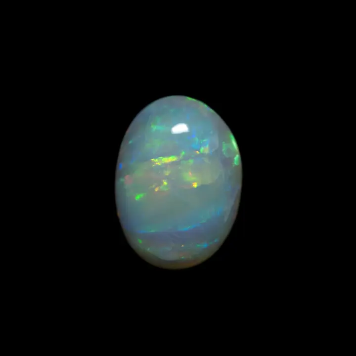 Opale naturelle australienne des mines de Coober Pedy, cabochon de 1,1 carat d'opale claire rubannée de bleus et jaunes intenses, parfois multicolore
