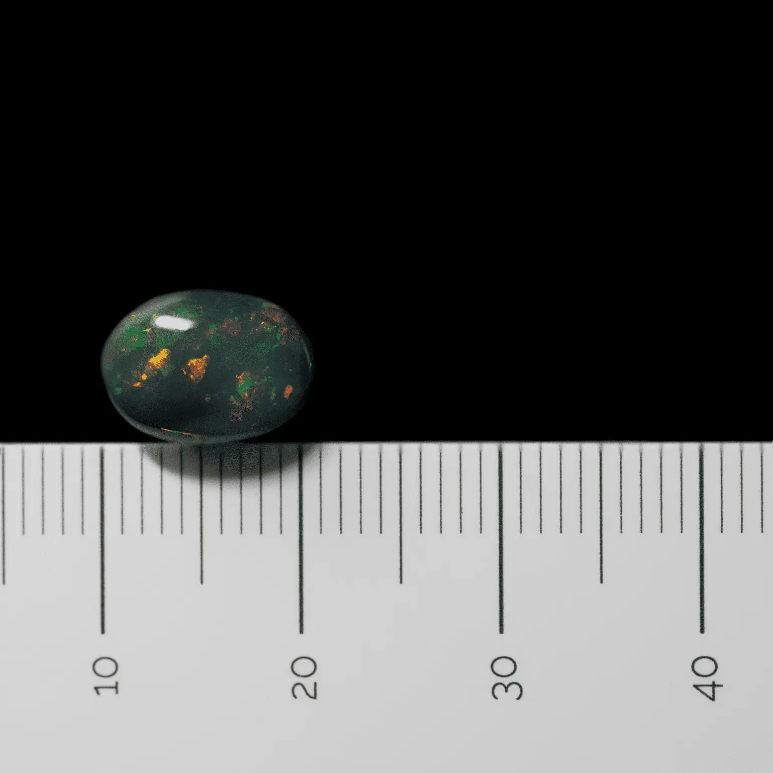 Dark red and green opal cabochon, it's Christmas! (1.8 ct) - Image 6