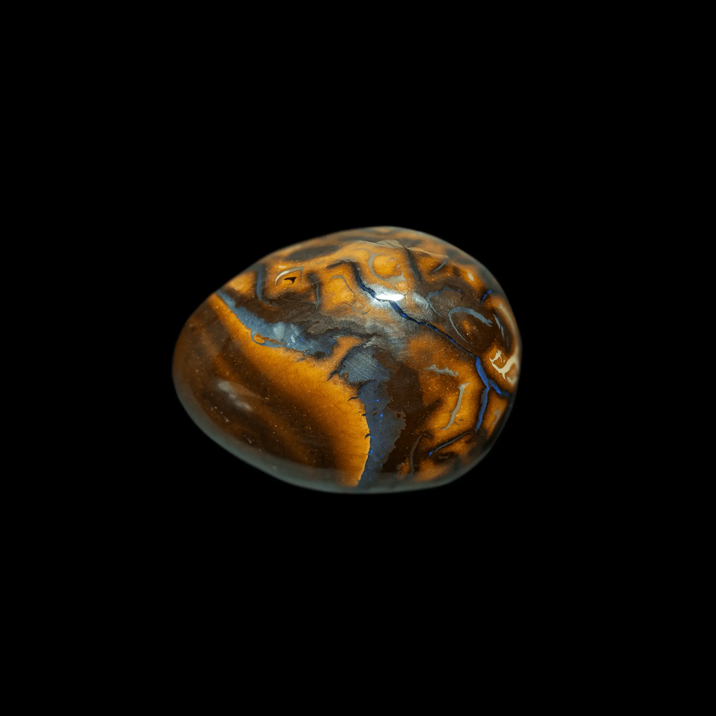 Koroit opal with decorative curves and scrolls (12.0 cts) - Image 2