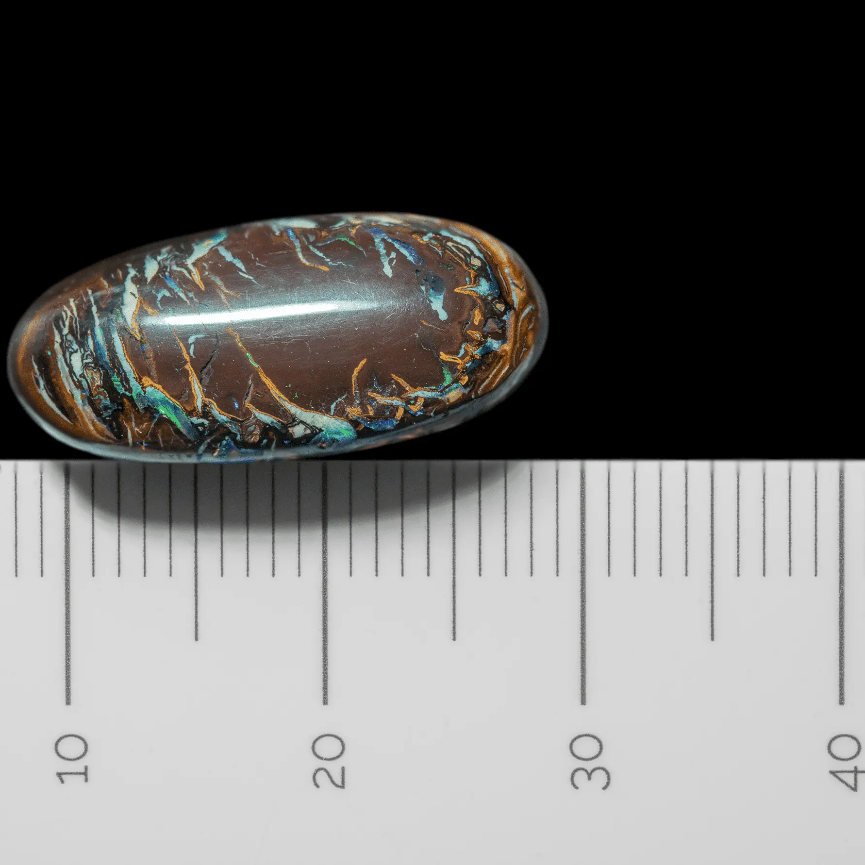 Cabochon in green colors and shades (11.2 cts) - Image 6