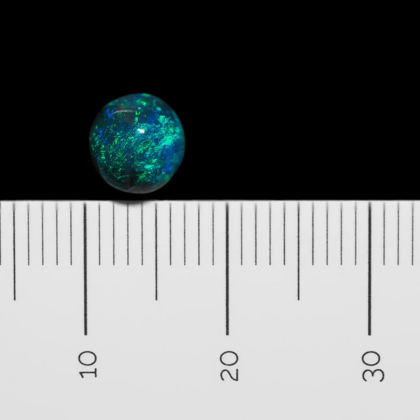 Petit rond bleu-vert d'opale noire (1,1 ct) – Image 5