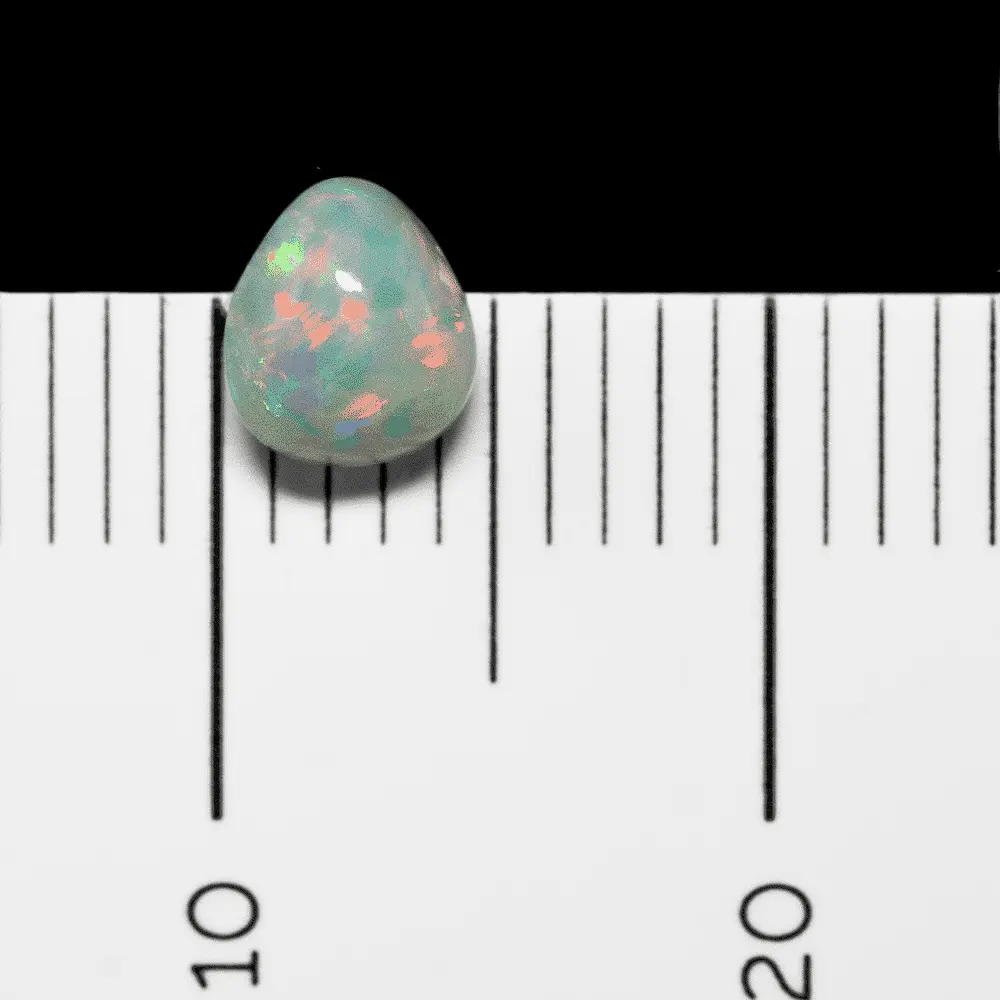 Opale du Brésil à coloration en coups de pinceaux essentiellement rouges et oranges (0,4 ct) – Image 6