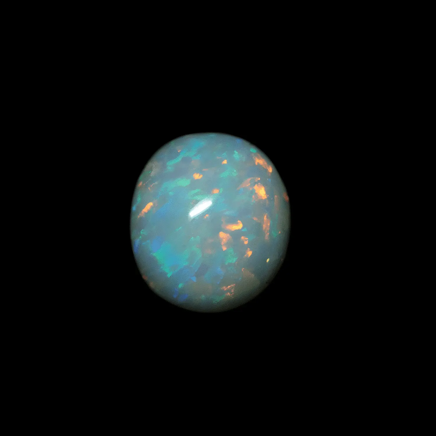 Opale naturelle australienne des mines de Coober Pedy, petit cabochon laiteux de 0,9 carat à brillances en coups de pinceau à dominante orange et bleu