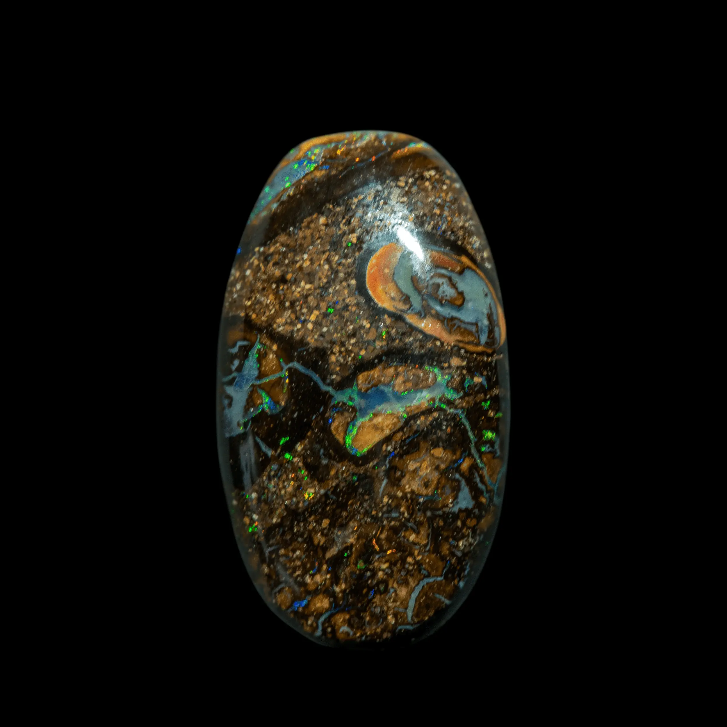 Opale naturelle australienne Yowah des mines Koroit, cabochon ovale de 6,5 carats orné de motifs géométriques colorés et brillants verts et violets