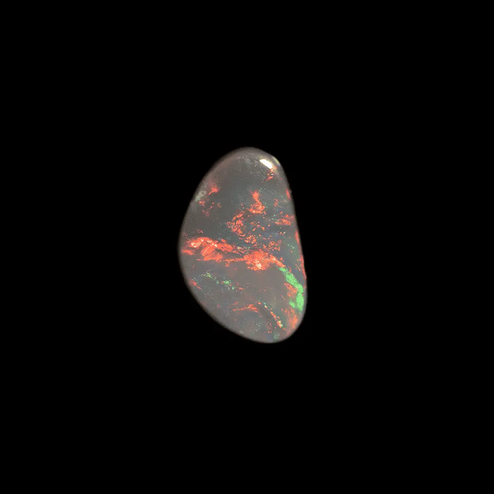Opale noire à nuances de rouges (0,7 ct) – Image 3