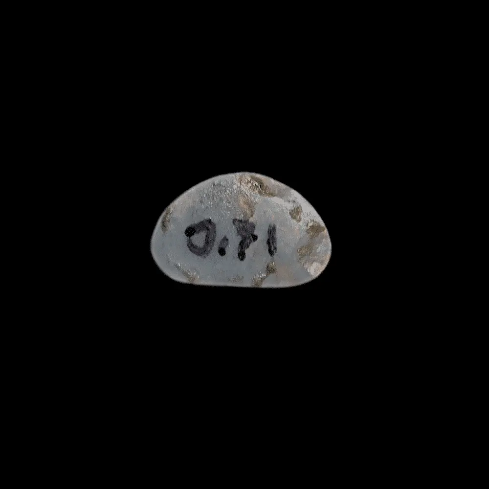 Opale noire à nuances de rouges (0,7 ct) – Image 6