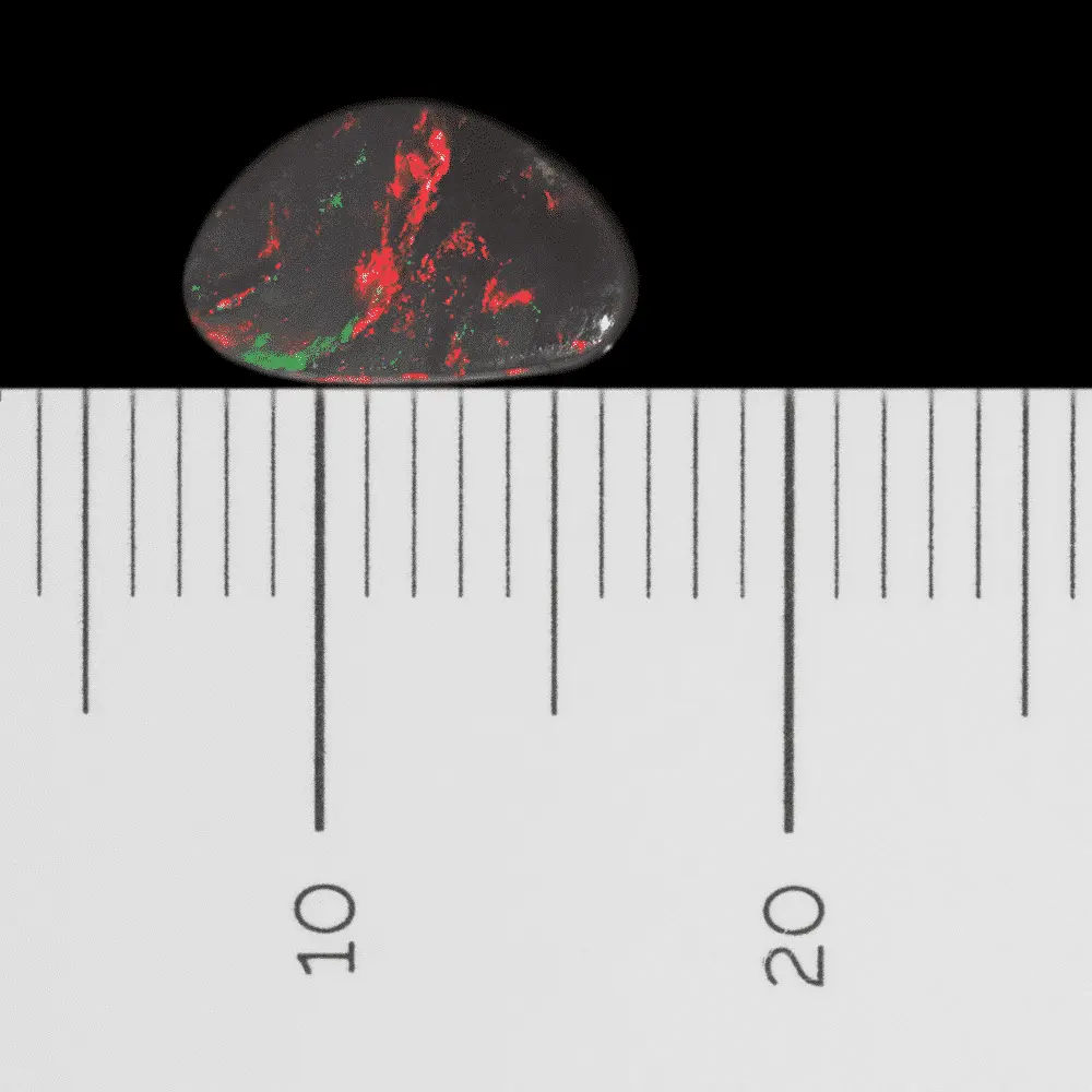Opale noire à nuances de rouges (0,7 ct) – Image 7