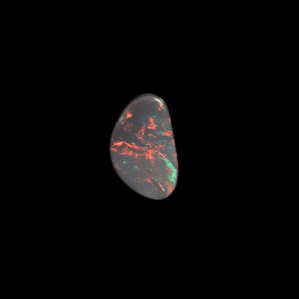 Opale noire à nuances de rouges (0,7 ct) – Image 4