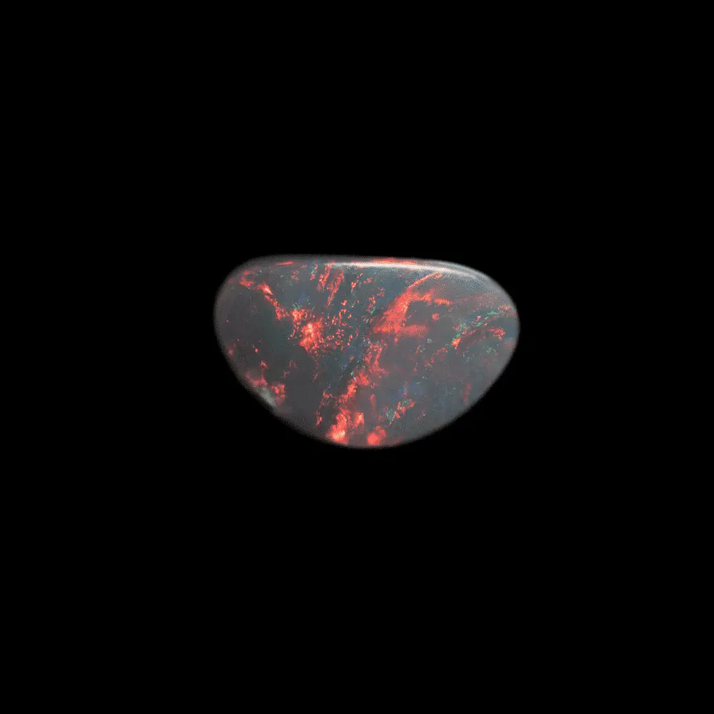 Opale noire à nuances de rouges (0,7 ct) – Image 5
